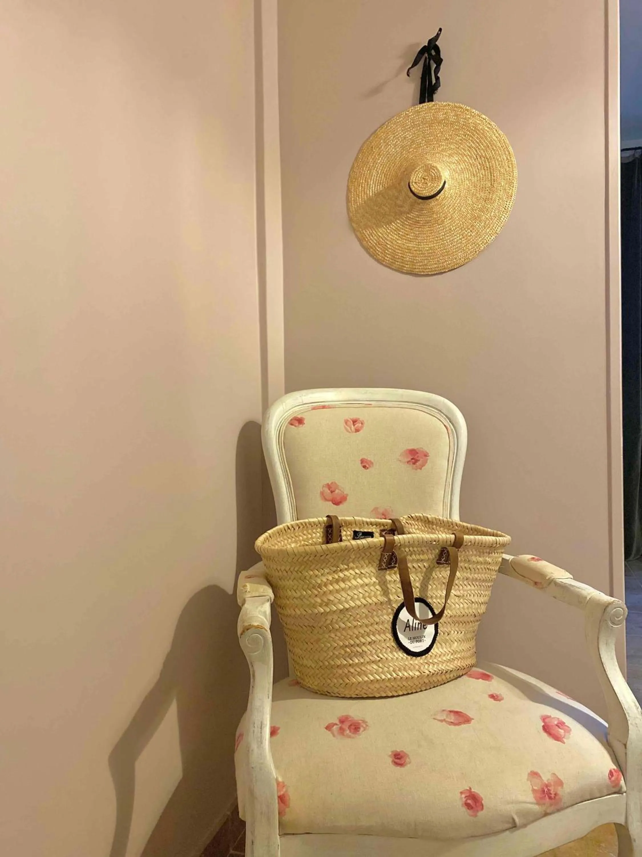 Decorative detail in Le Moulin Du Port