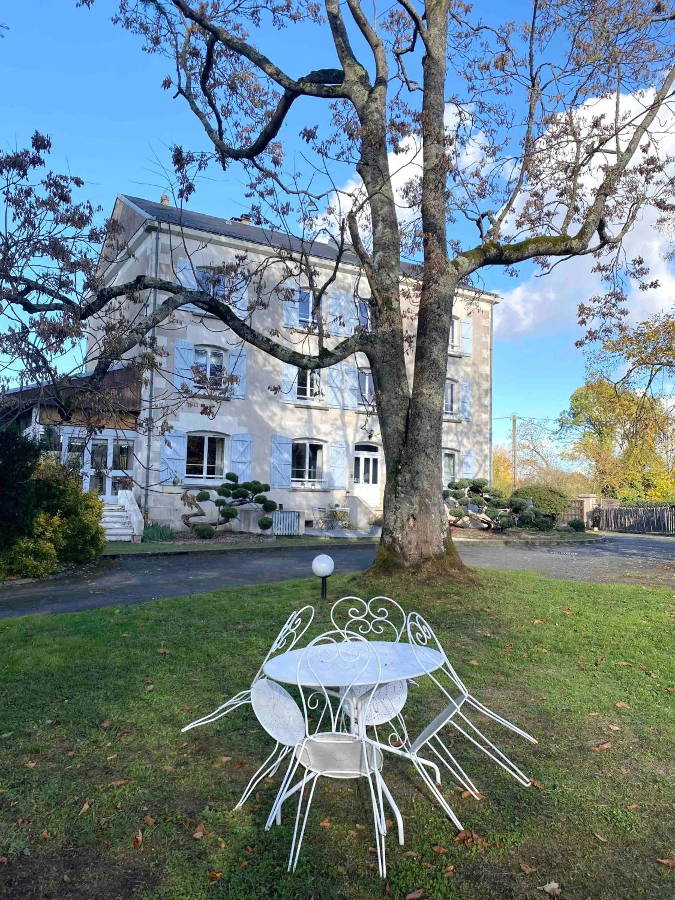 Property building in Le Moulin Du Port