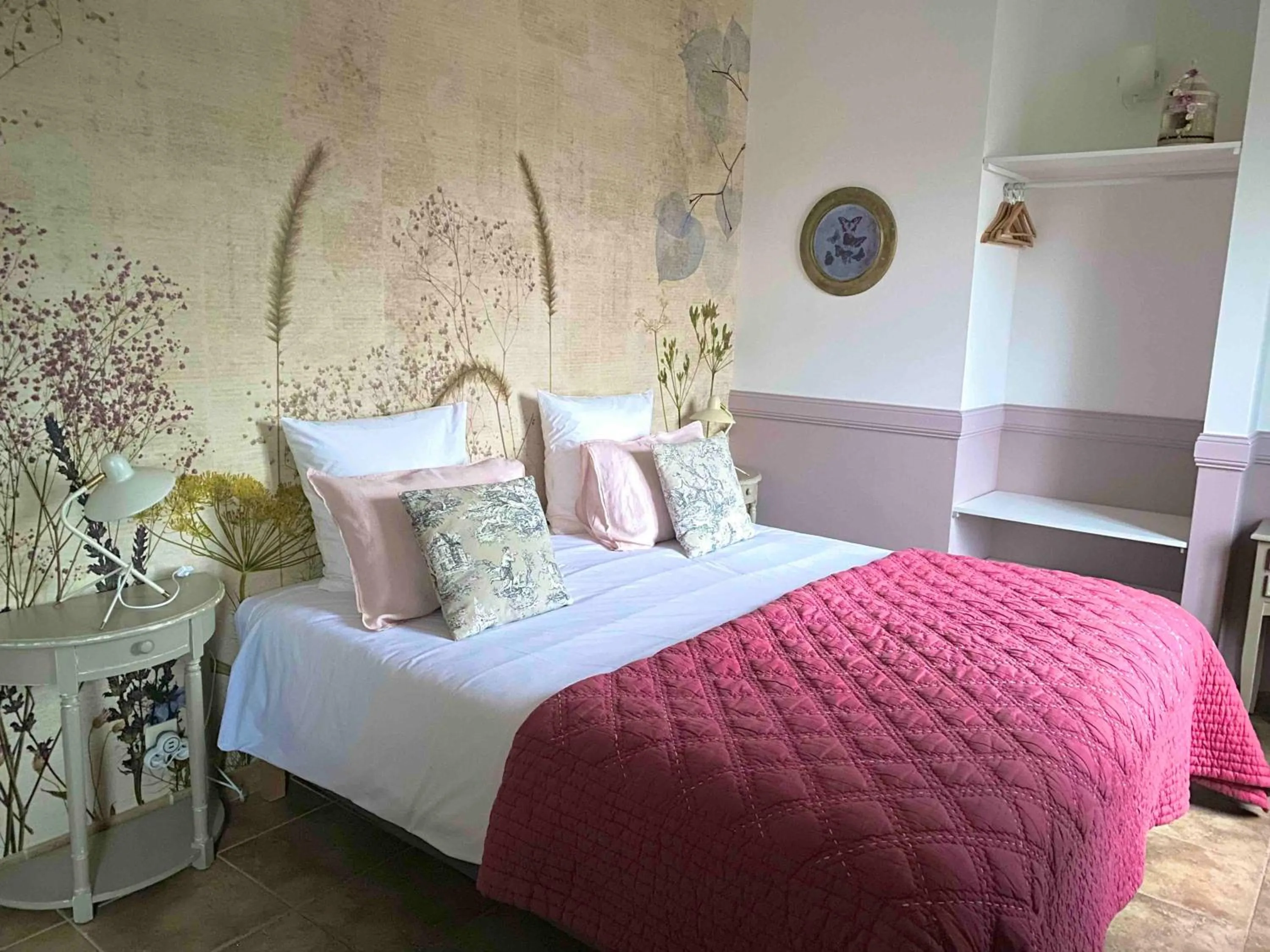 Photo of the whole room, Bed in Le Moulin Du Port