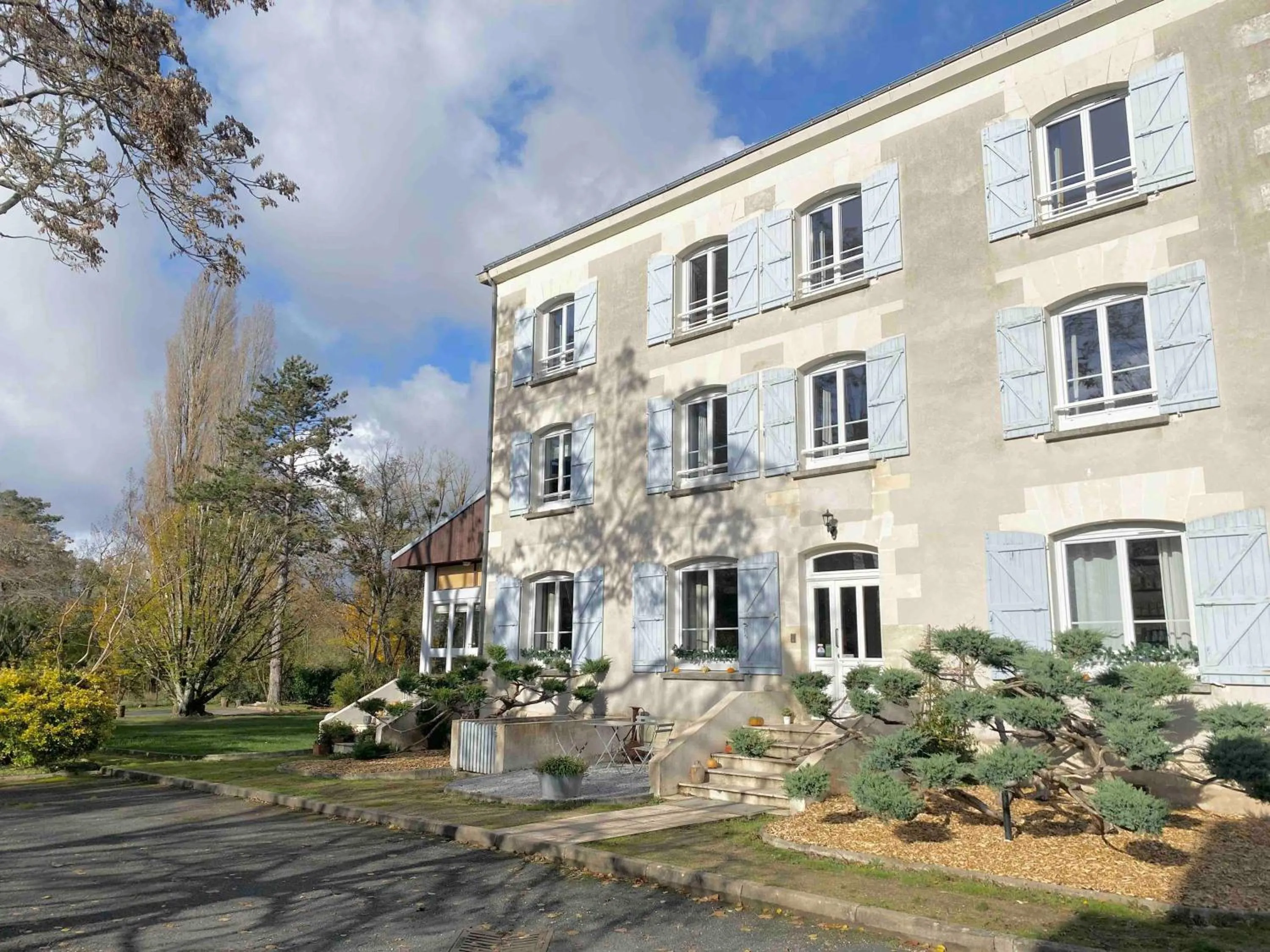 Property building in Le Moulin Du Port