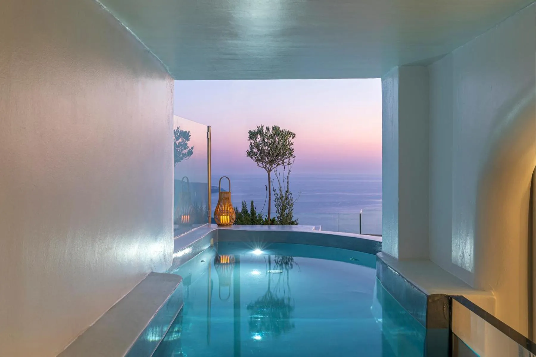 Swimming pool in Pearl on the Cliff Hotel & Suites by Pearl Hotel Collection