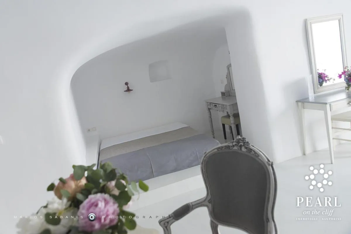 Living room in Pearl on the Cliff Hotel & Suites by Pearl Hotel Collection