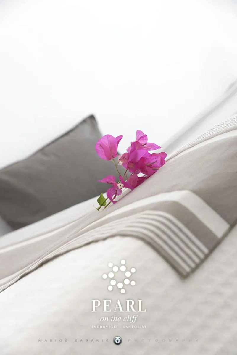 Bed in Pearl on the Cliff Hotel & Suites by Pearl Hotel Collection