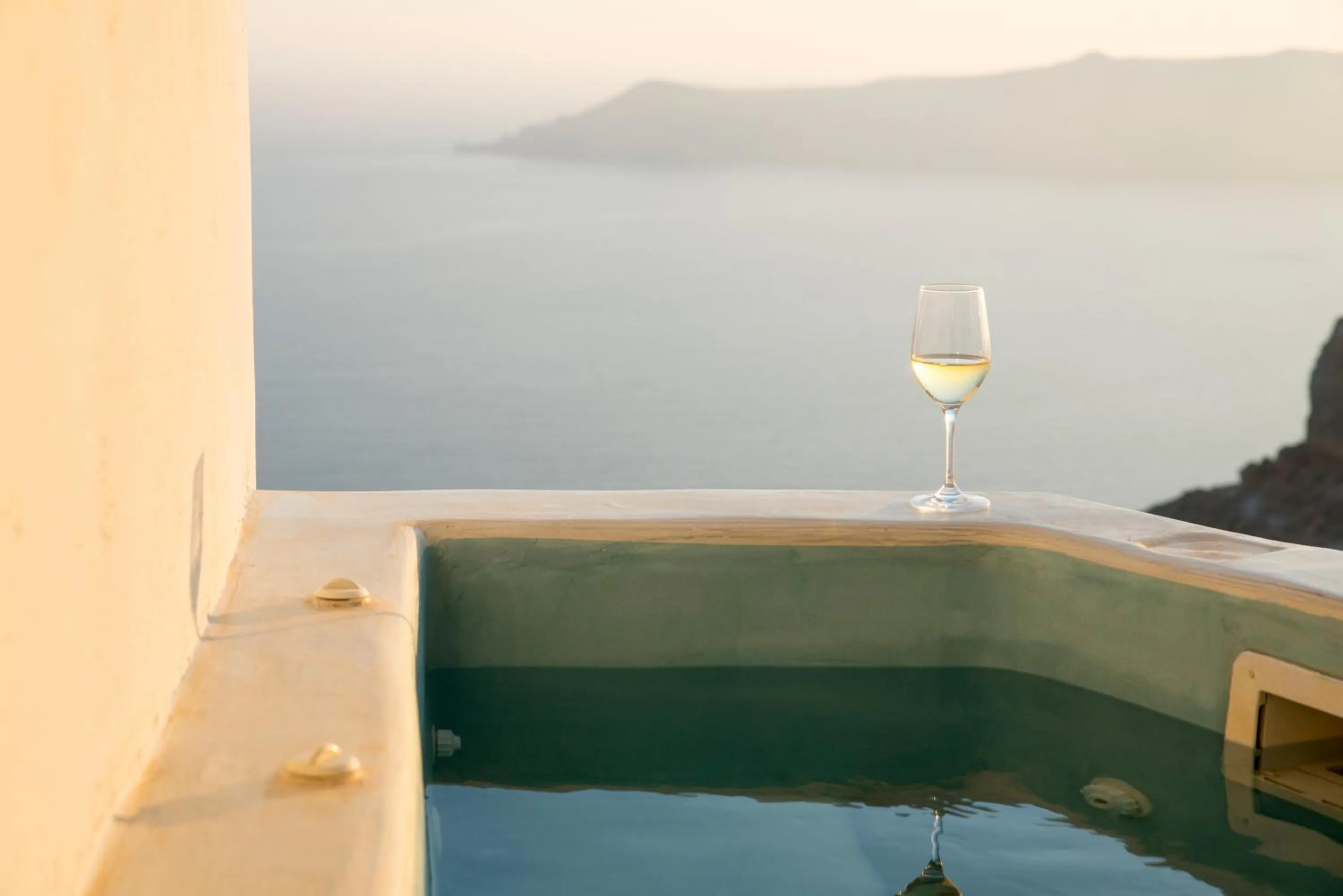 Drinks in Pearl on the Cliff Hotel & Suites by Pearl Hotel Collection