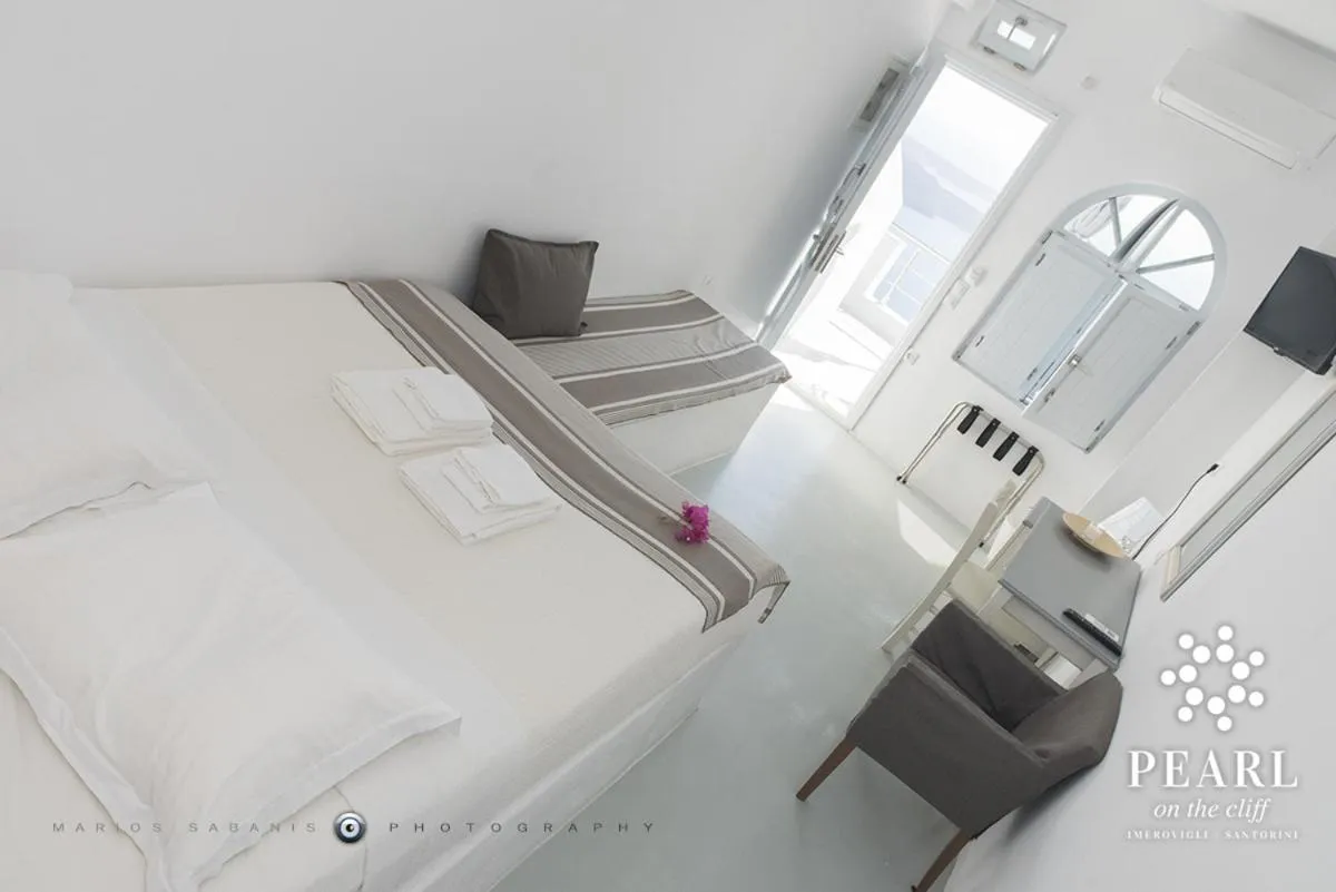 Bed in Pearl on the Cliff Hotel & Suites by Pearl Hotel Collection