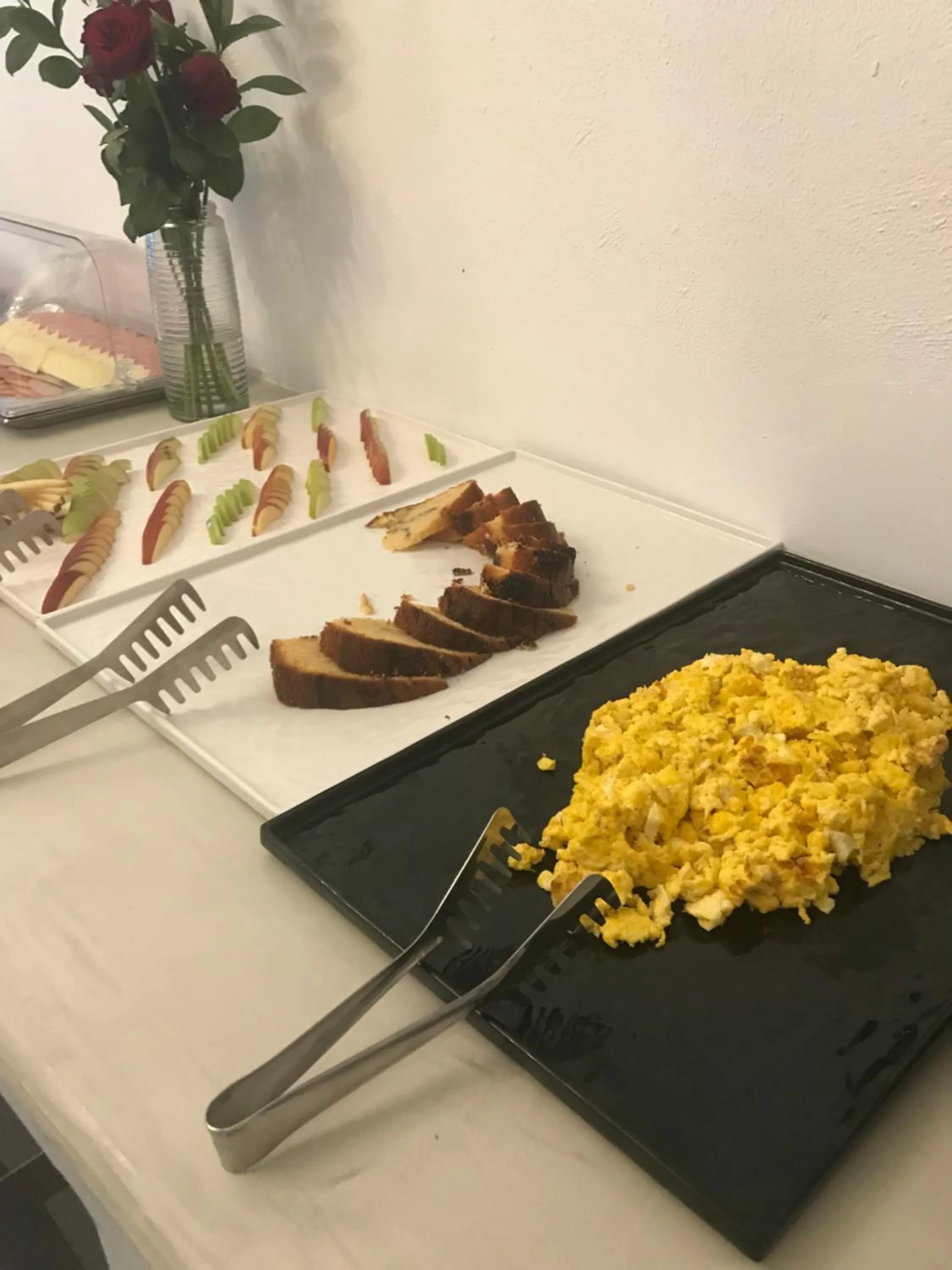 Buffet breakfast in Pearl on the Cliff Hotel & Suites by Pearl Hotel Collection