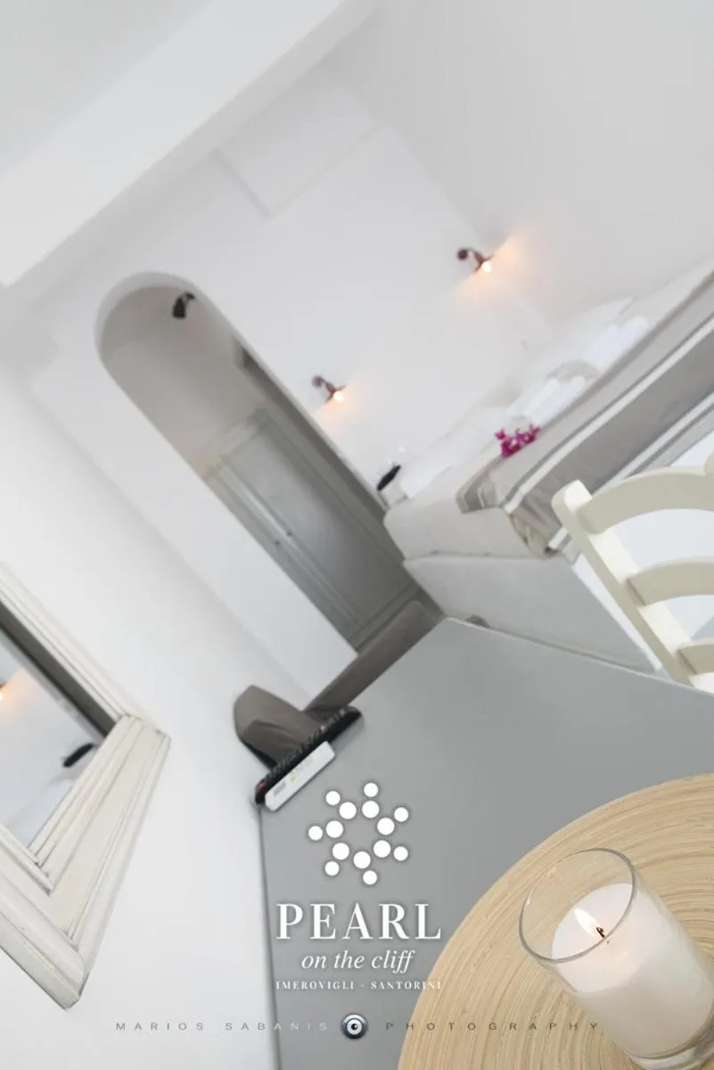 Bed in Pearl on the Cliff Hotel & Suites by Pearl Hotel Collection