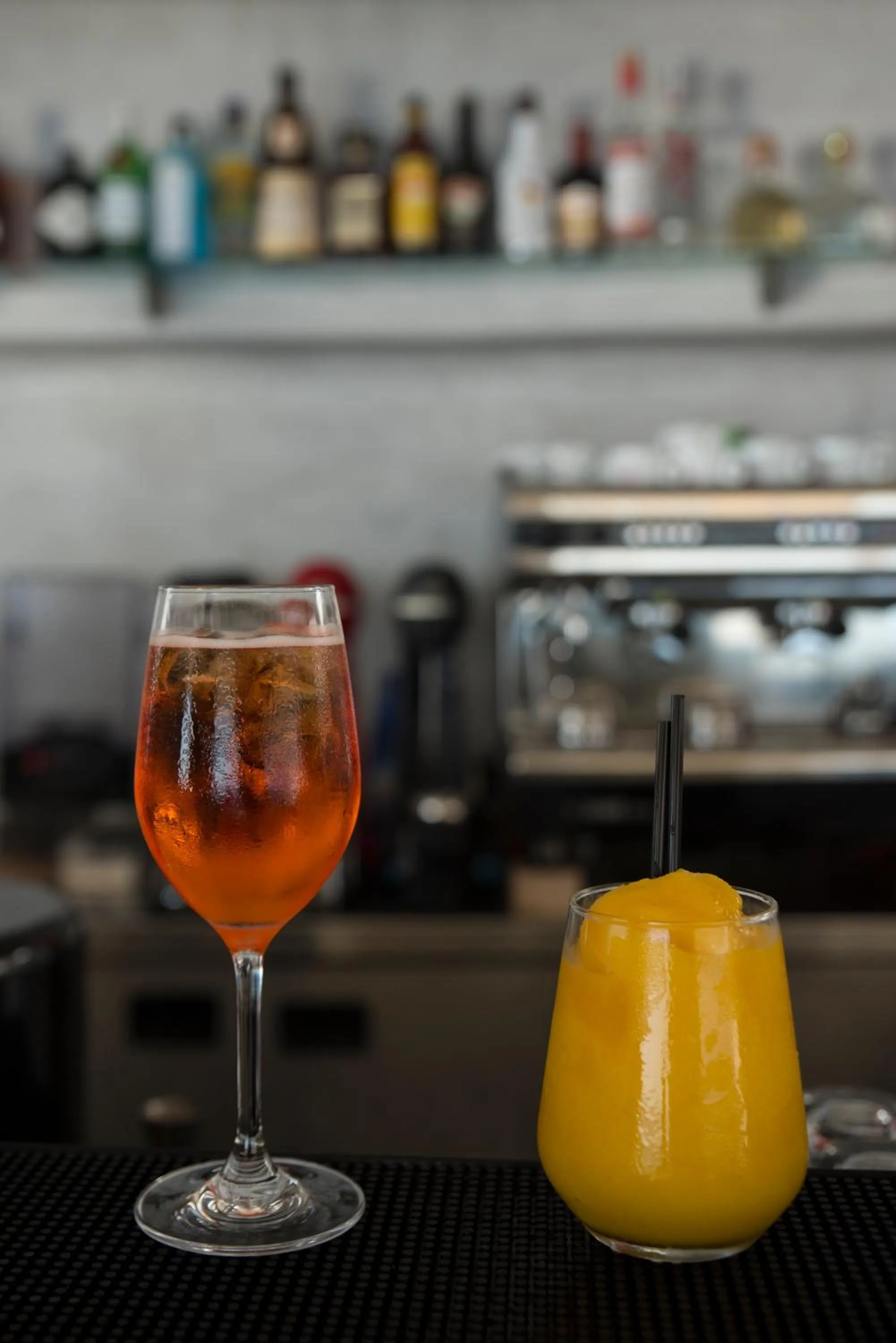 Lounge or bar in Pearl on the Cliff Hotel & Suites by Pearl Hotel Collection