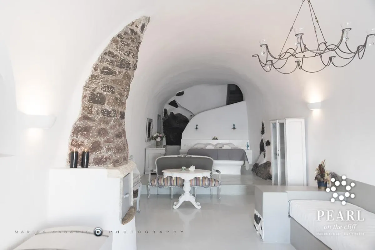 Living room in Pearl on the Cliff Hotel & Suites by Pearl Hotel Collection