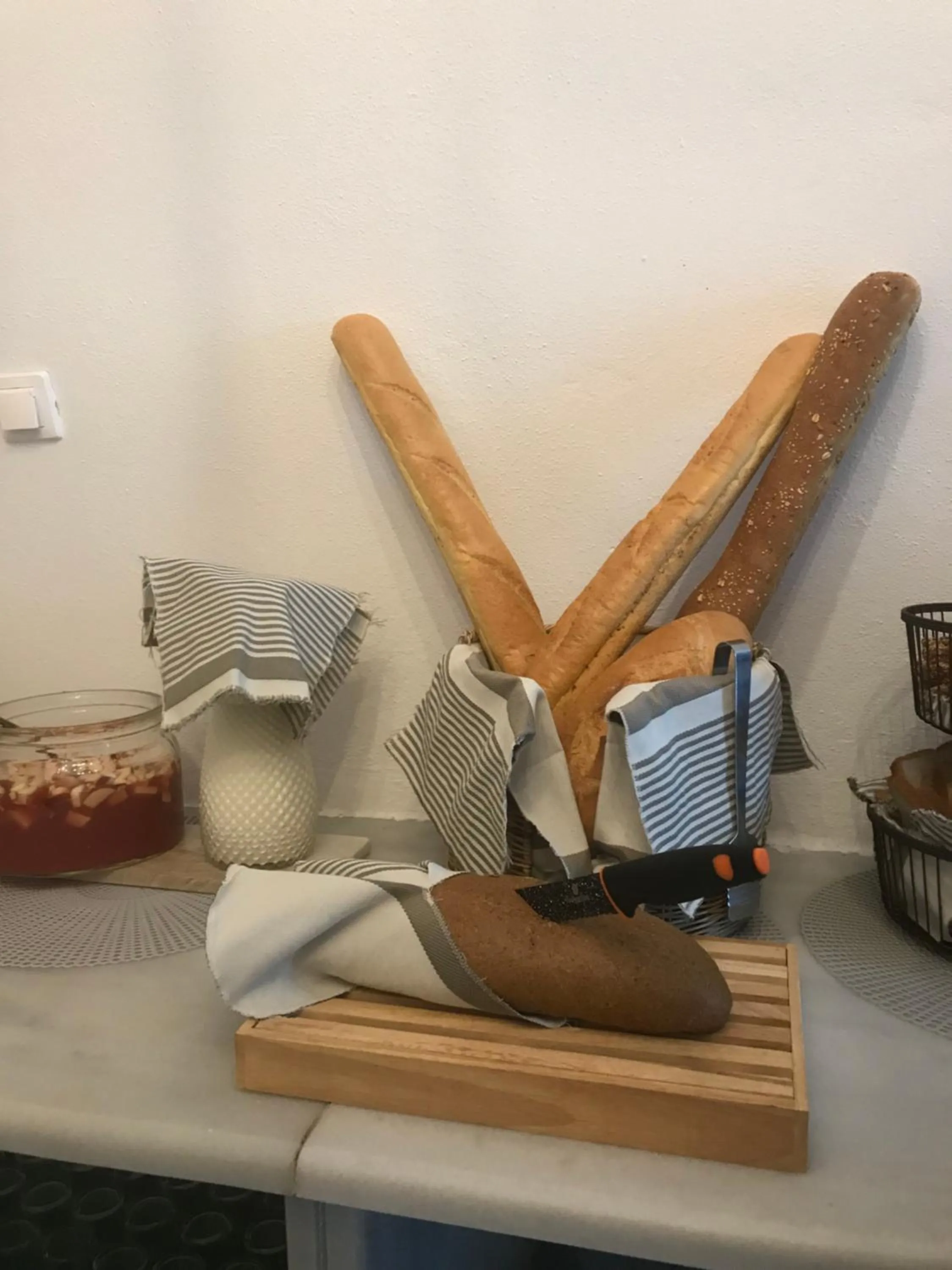 Buffet breakfast in Pearl on the Cliff Hotel & Suites by Pearl Hotel Collection