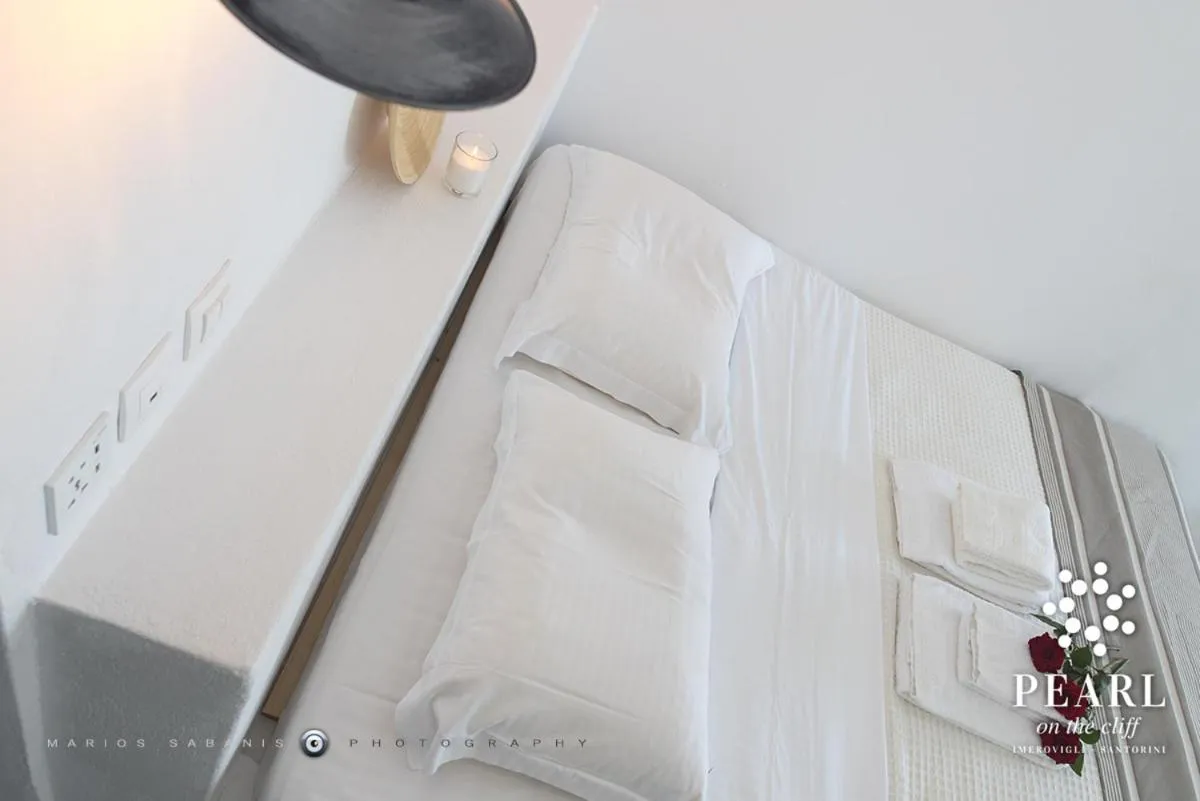 Bed in Pearl on the Cliff Hotel & Suites by Pearl Hotel Collection