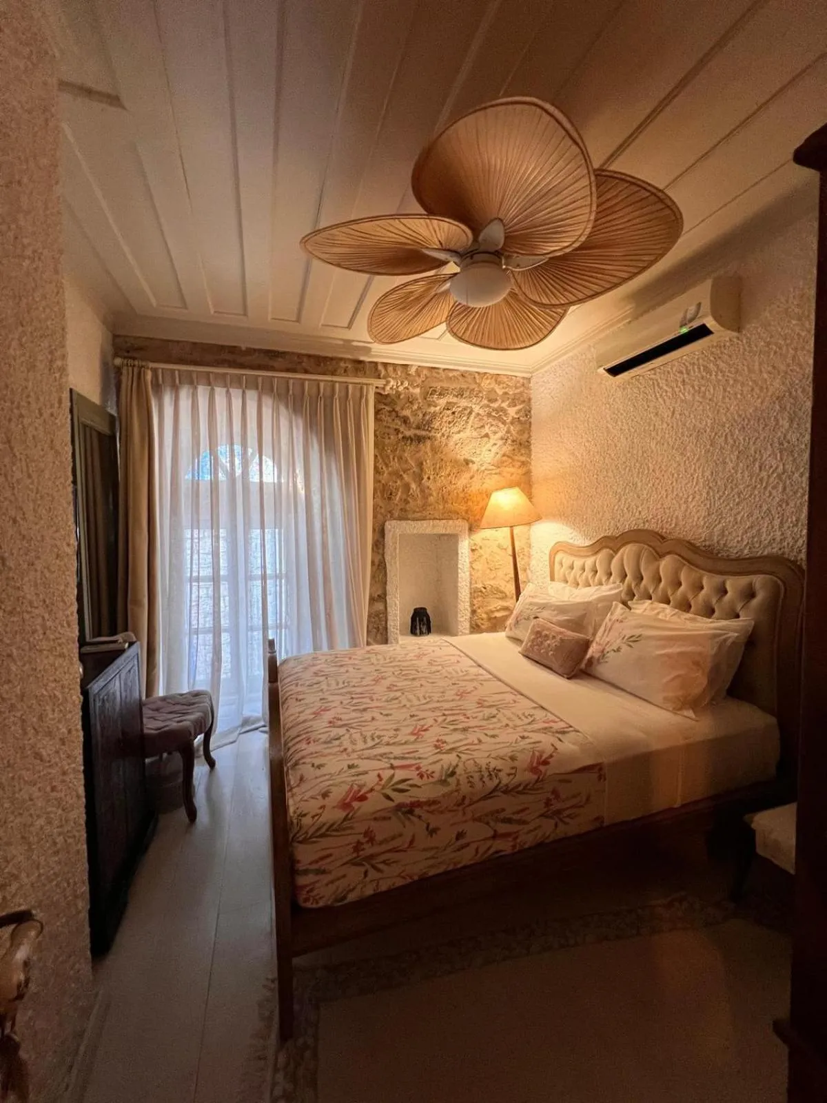 Photo of the whole room, Bed in Hoşça kal Alaçatı