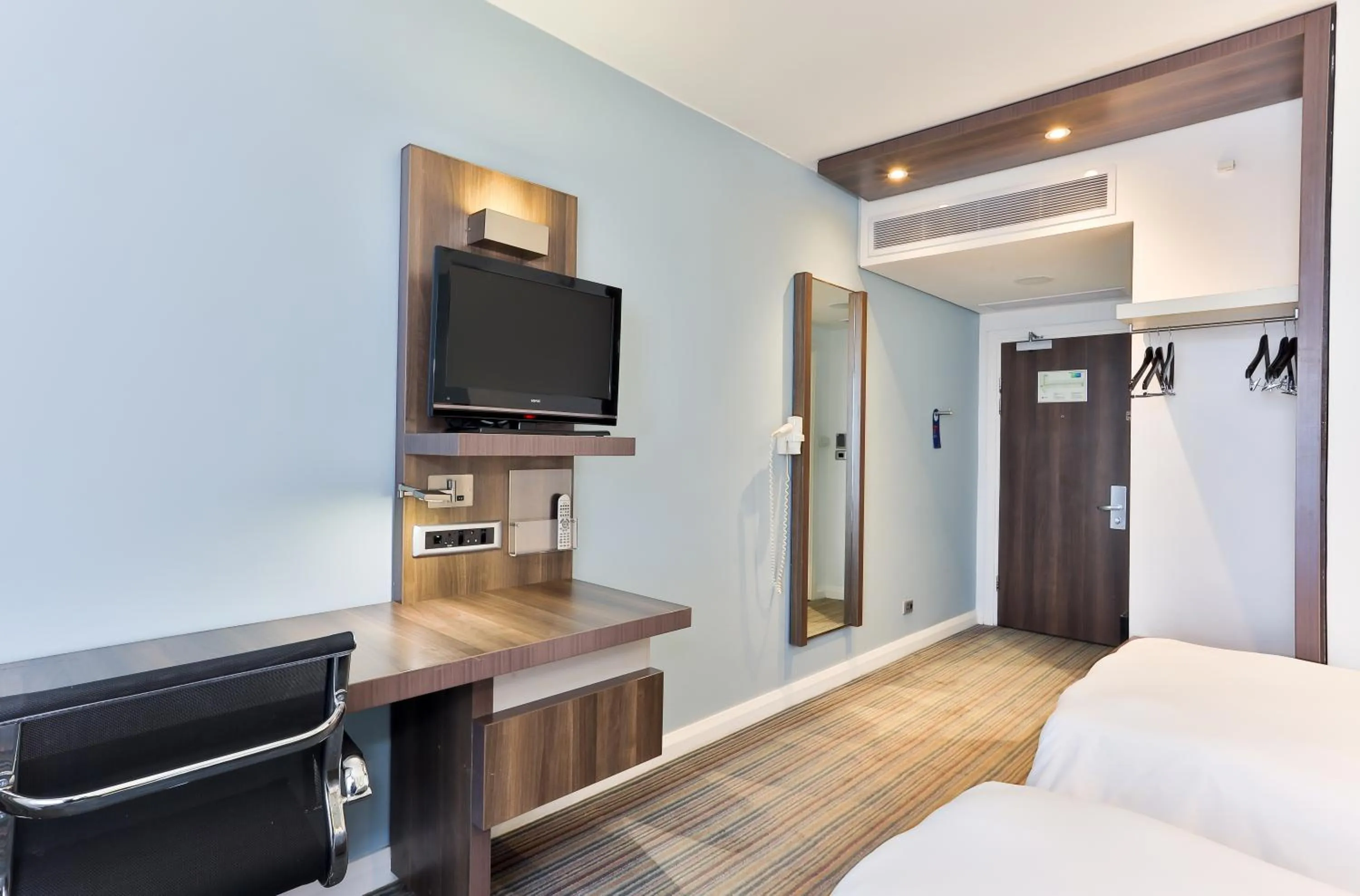 Bed in Holiday Inn Express Durban - Umhlanga by IHG