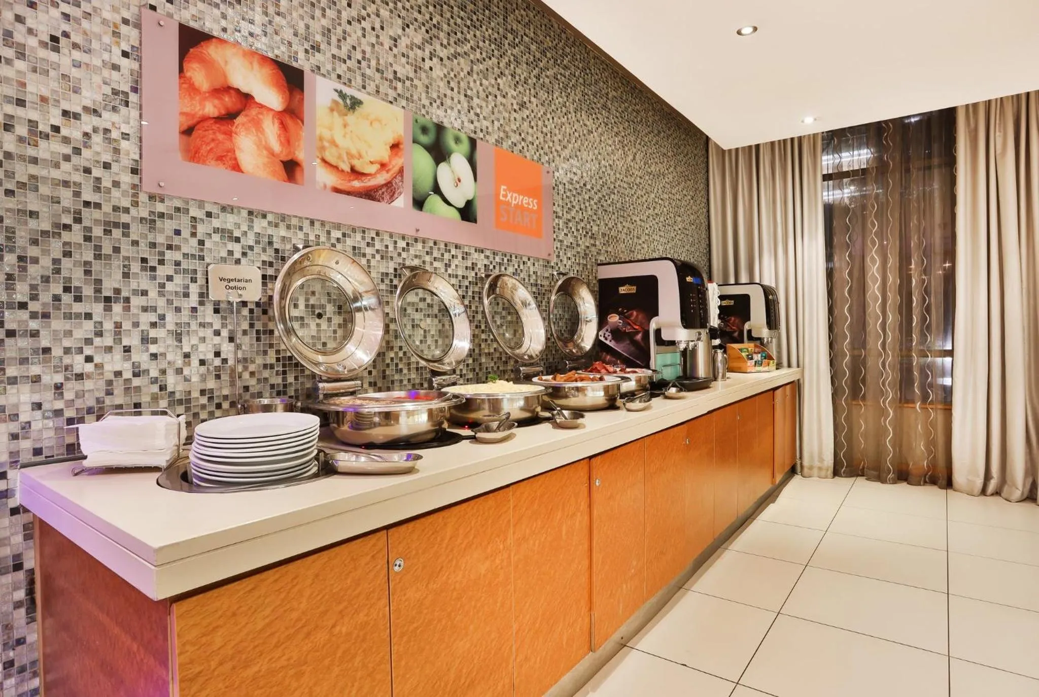 Restaurant/places to eat in Holiday Inn Express Durban - Umhlanga by IHG