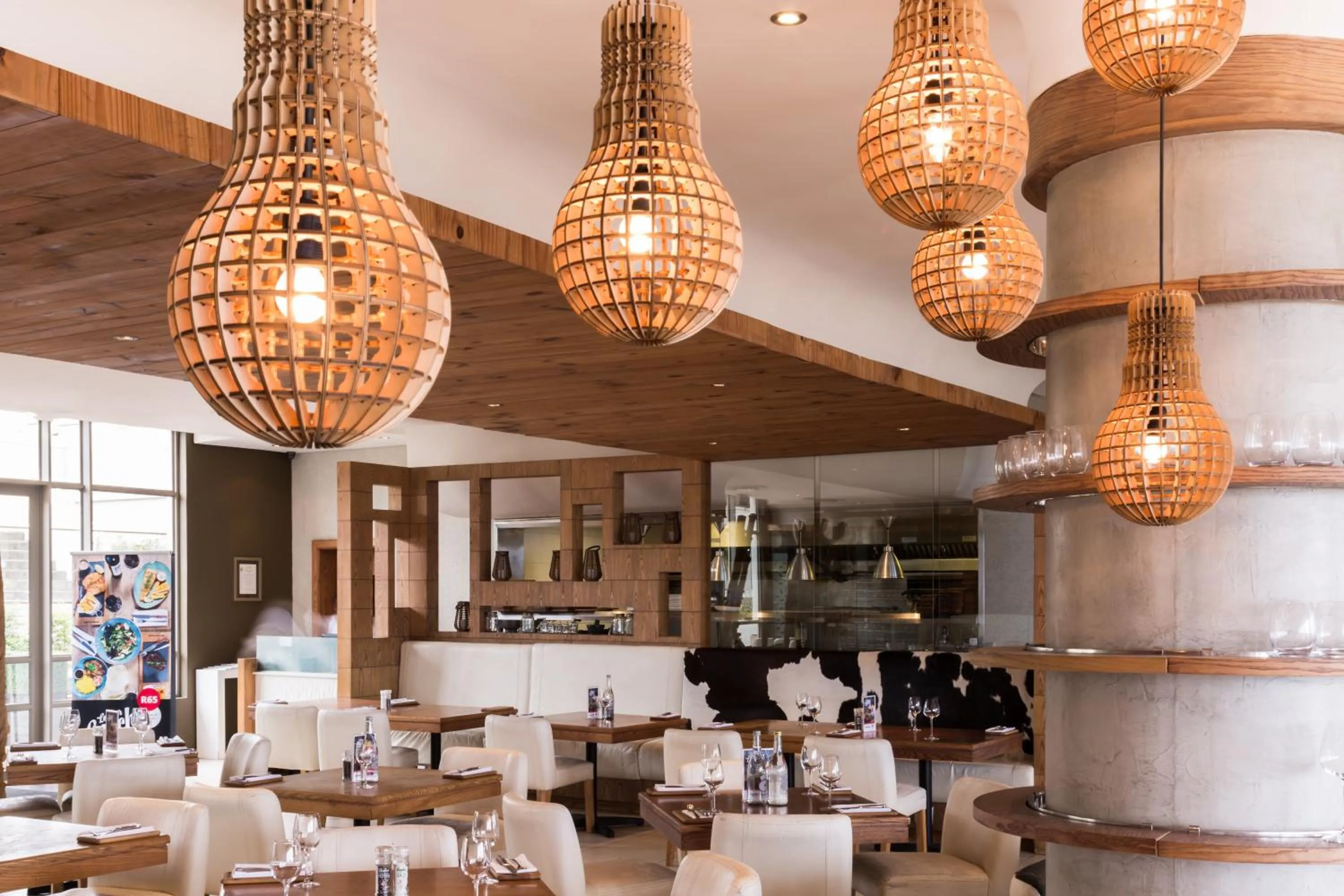 Restaurant/places to eat in Holiday Inn Express Durban - Umhlanga by IHG