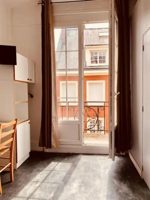 Comfort Double Room in Hôtel De Normandie Comfort Double Room in Hôtel De Normandie