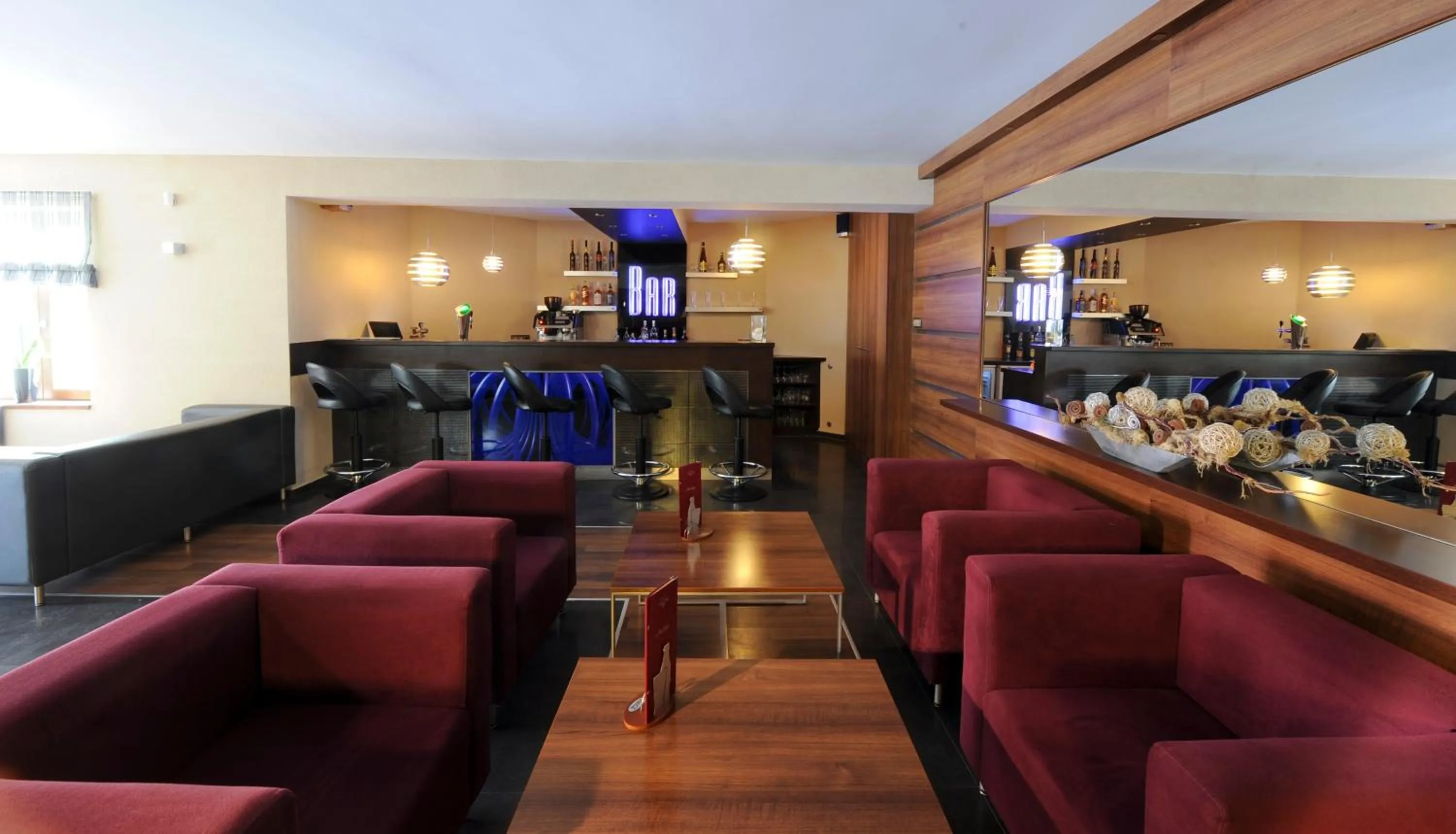 Lounge or bar in Hotel Villa Völgy Wellness & Konferencia