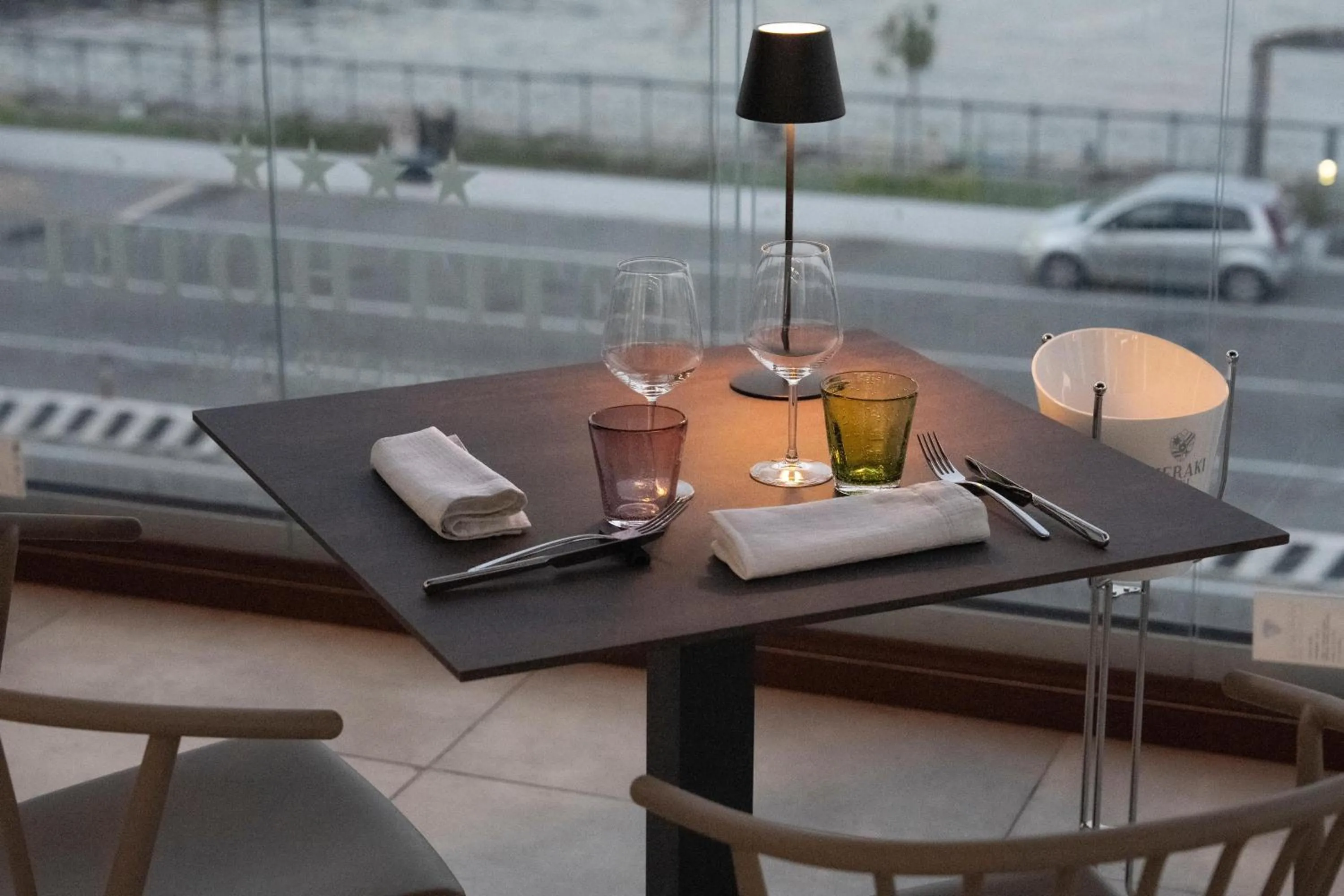 Restaurant/places to eat in Petit Hotel