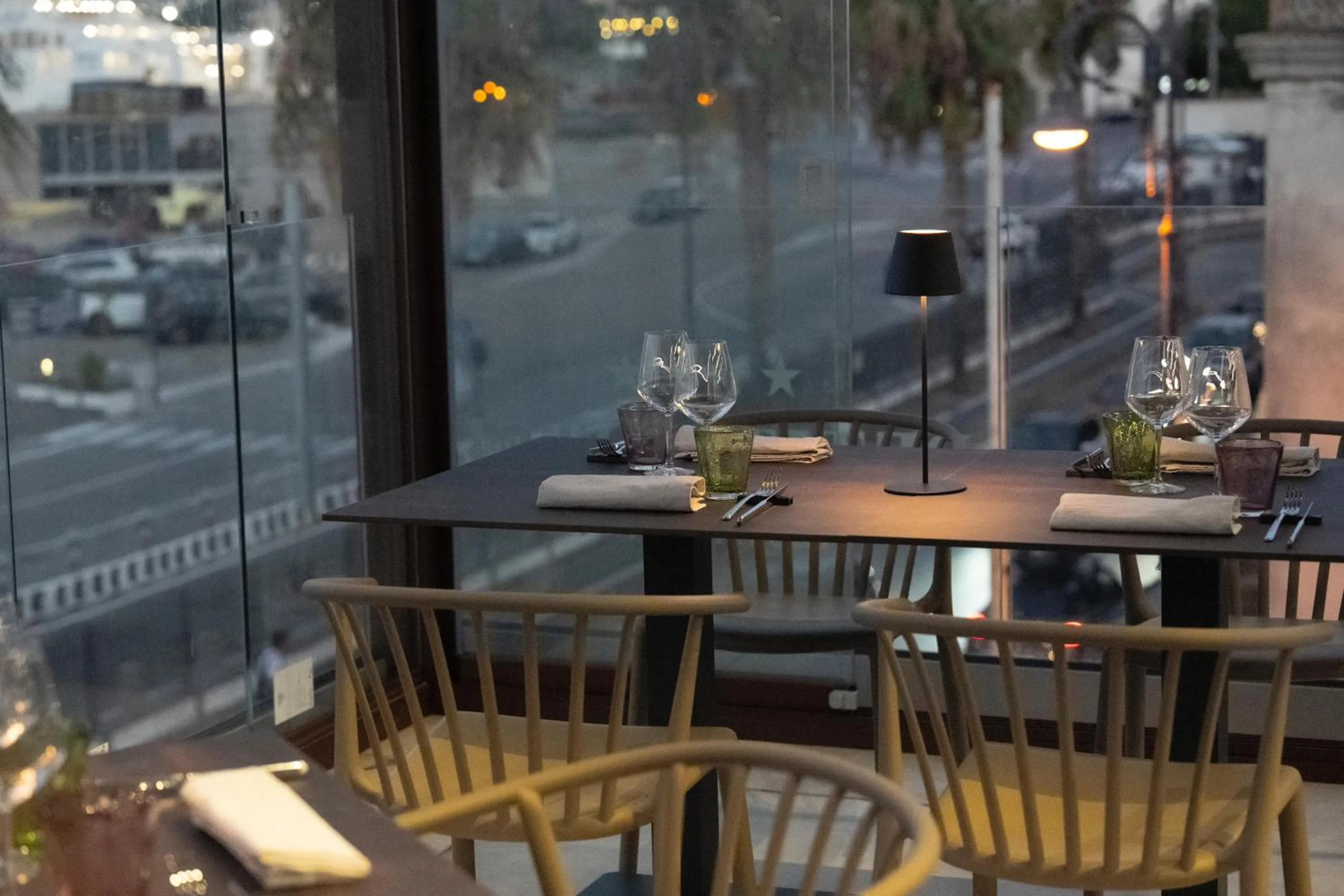 Restaurant/places to eat in Petit Hotel