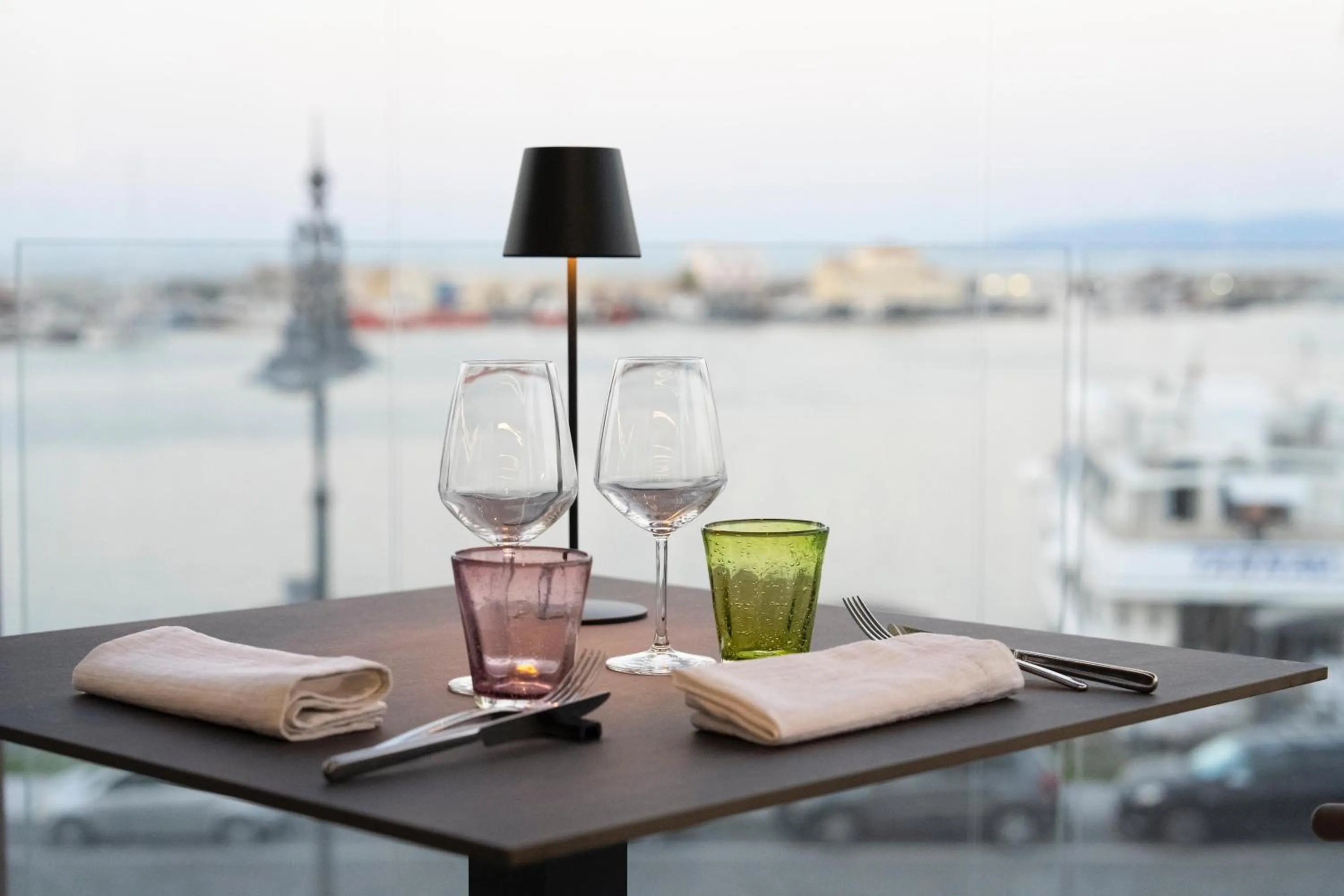 Restaurant/places to eat in Petit Hotel