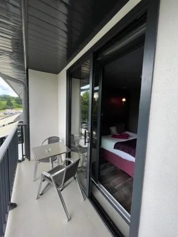 Bed in Hôtel Logis Restaurant La Fontaine