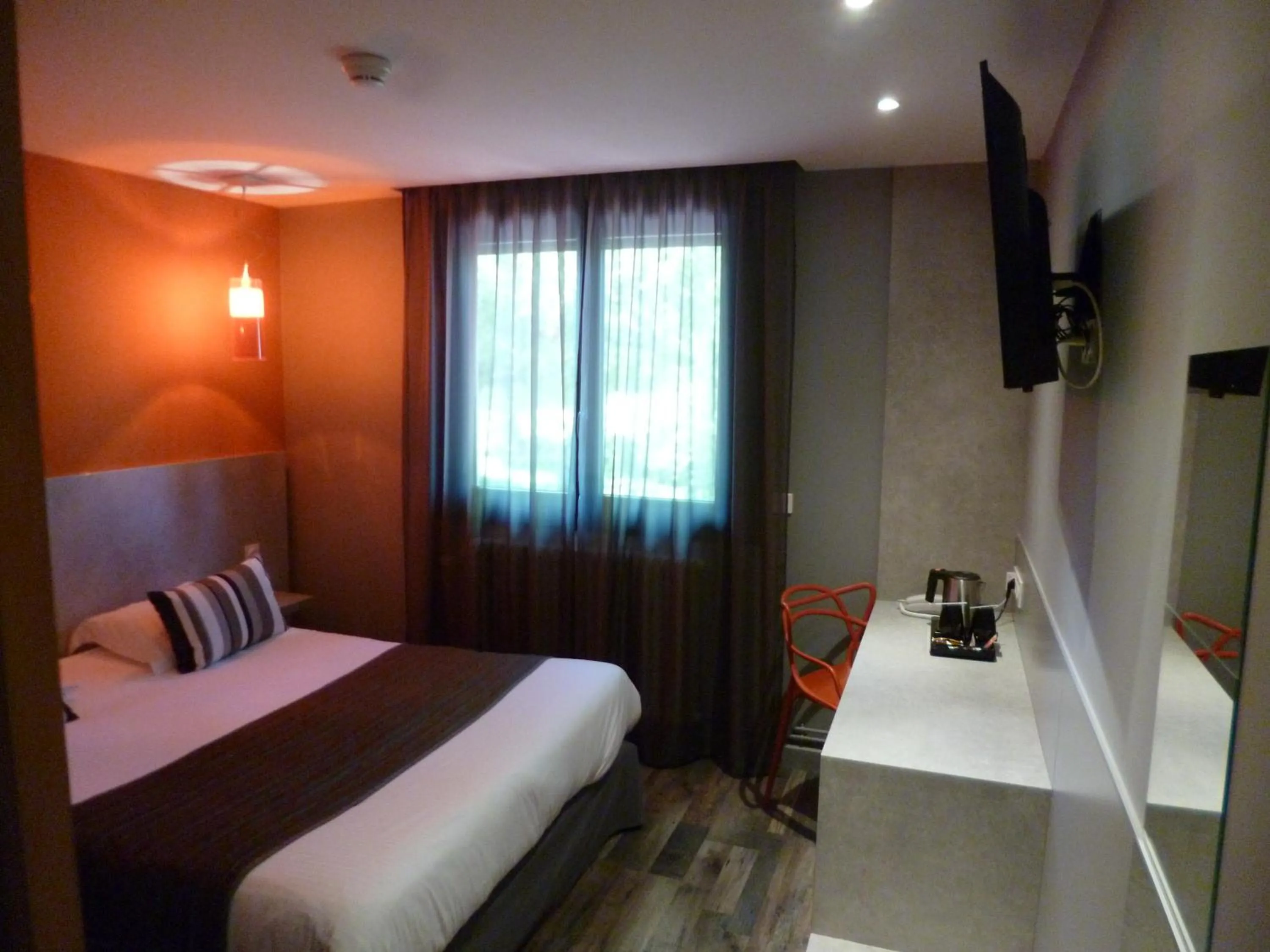 Bed in Hôtel Logis Restaurant La Fontaine