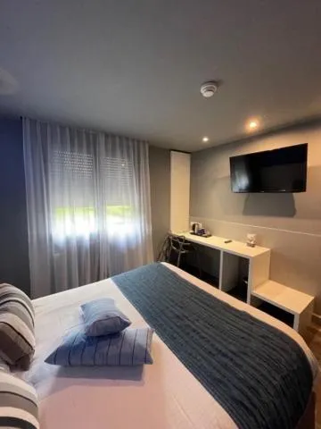 Bed in Hôtel Logis Restaurant La Fontaine