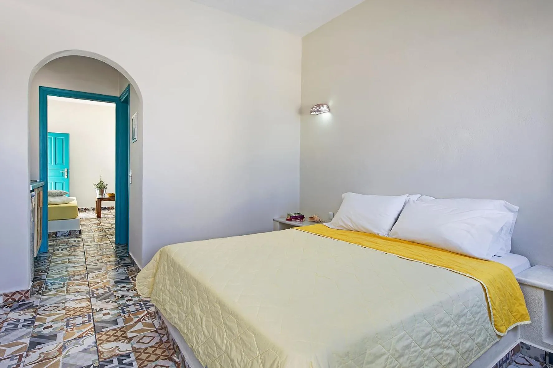 Bed in Nissia Beach Apartments & Suites