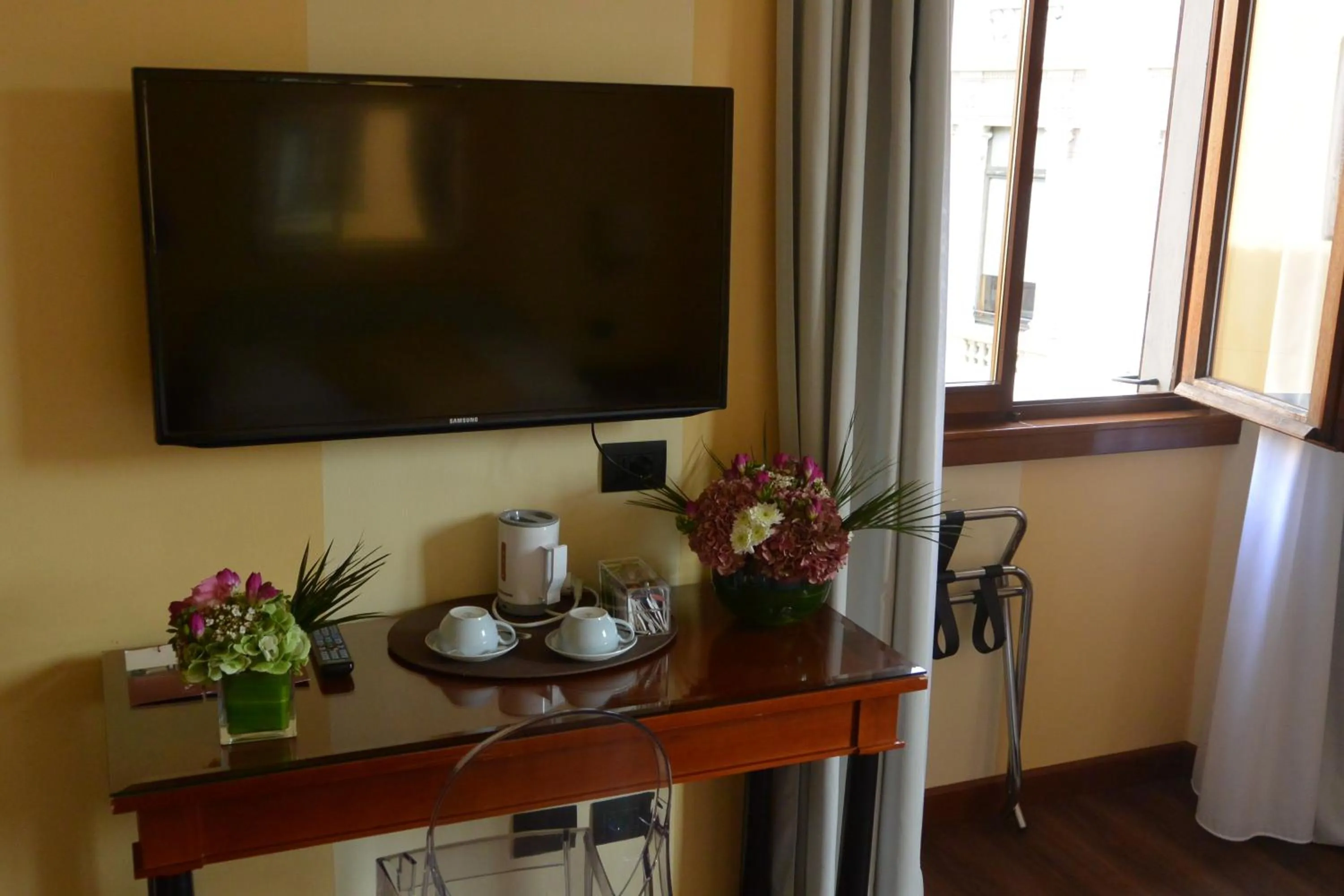 TV and multimedia in Hotel Gran Duca Di York