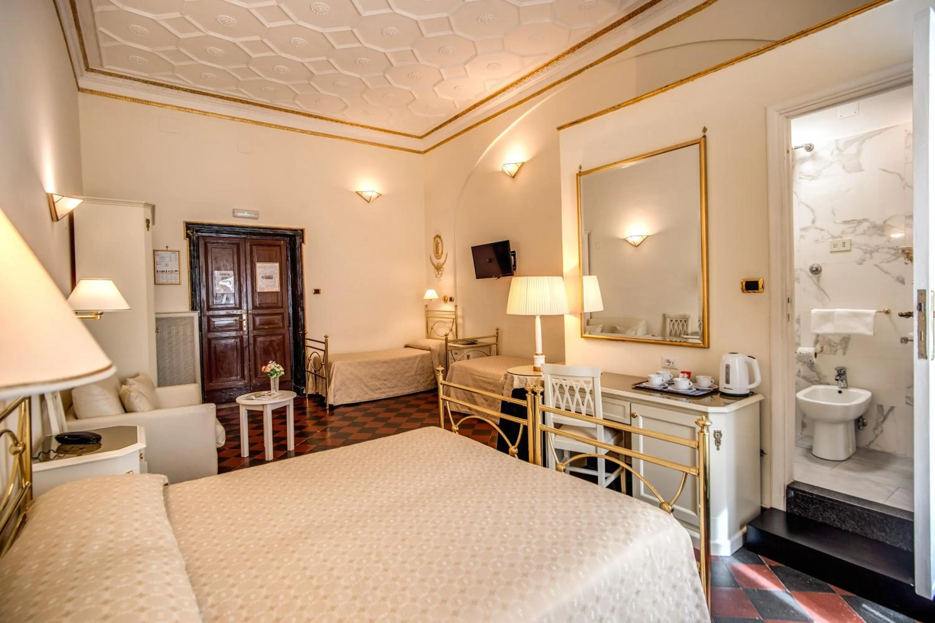 Coffee/tea facilities, Bed in Hotel Labelle