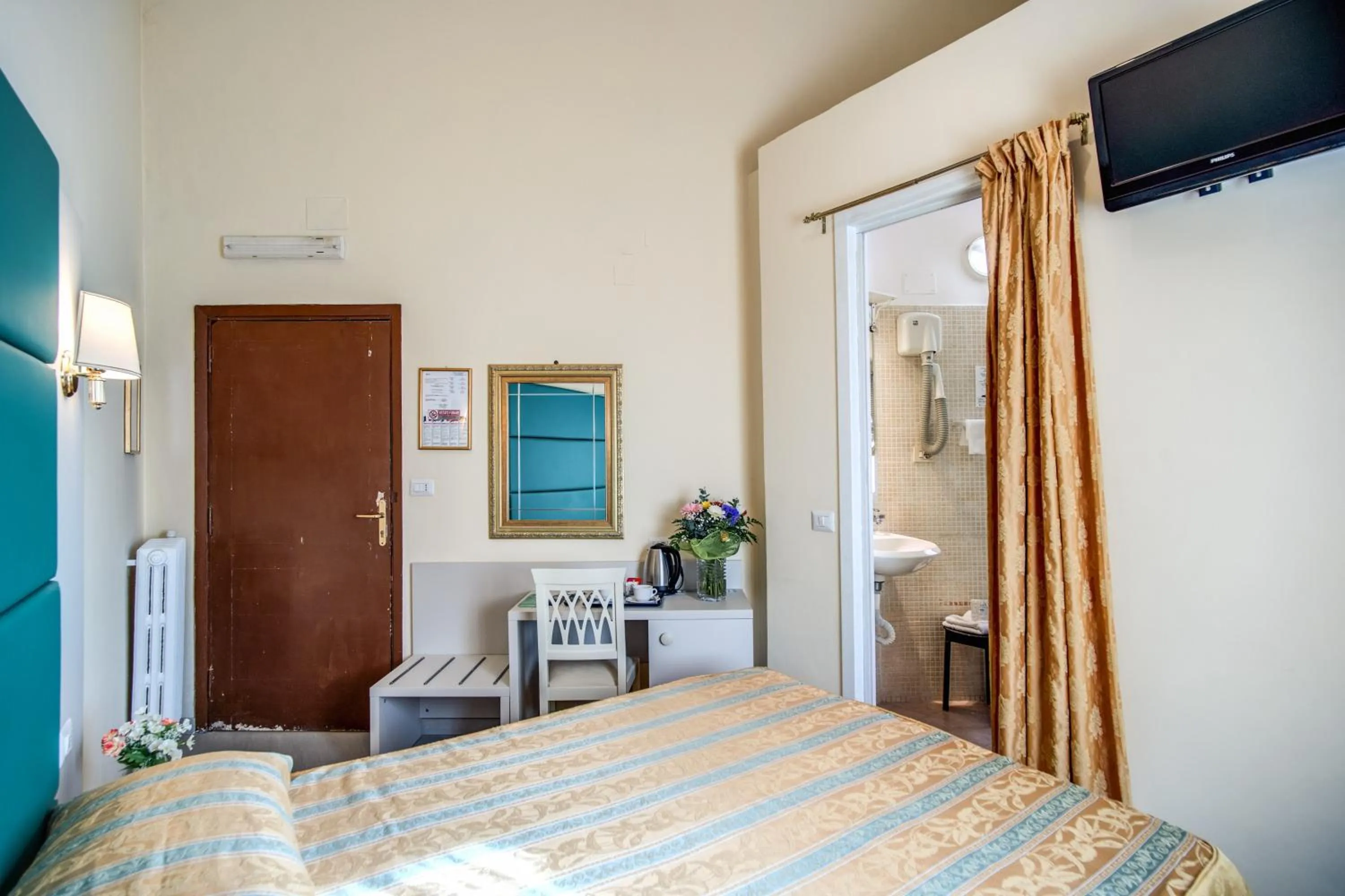 Bed in Hotel Labelle