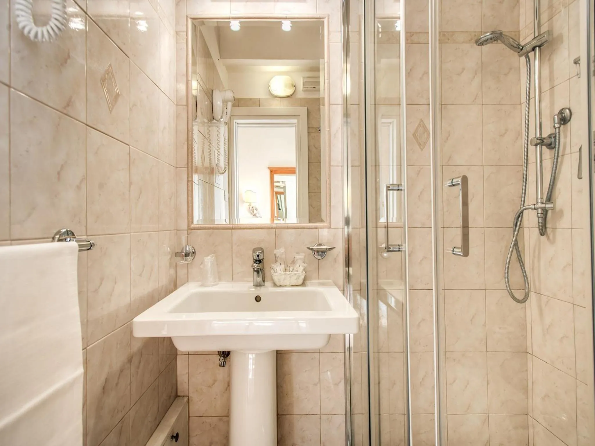 Bathroom in Hotel Labelle