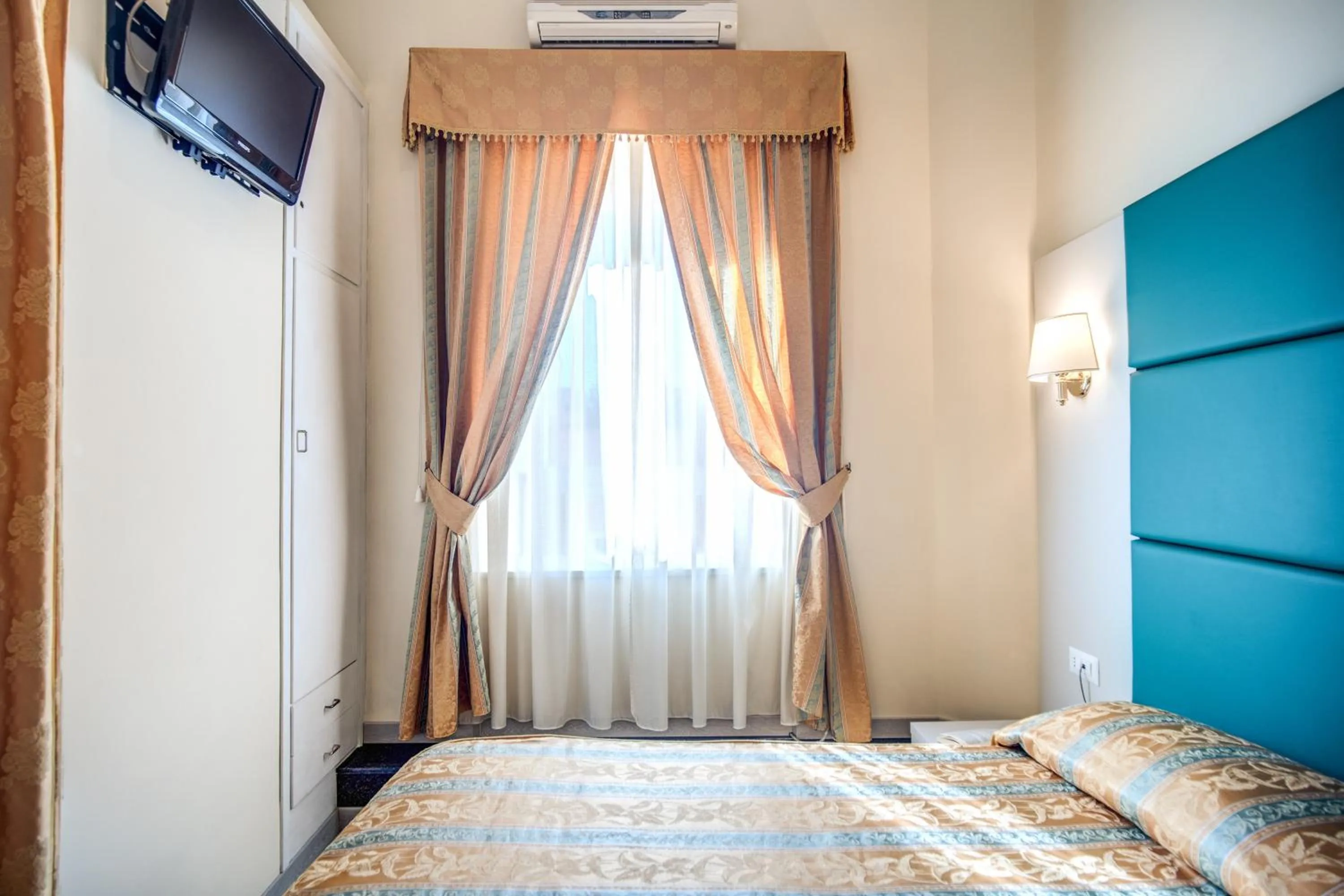 Bed in Hotel Labelle