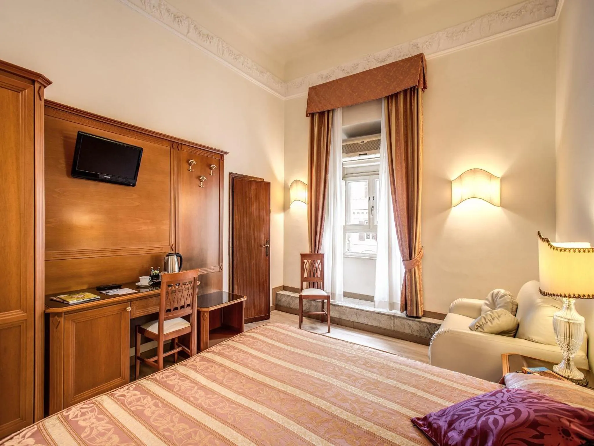 Photo of the whole room, Bed in Hotel Labelle