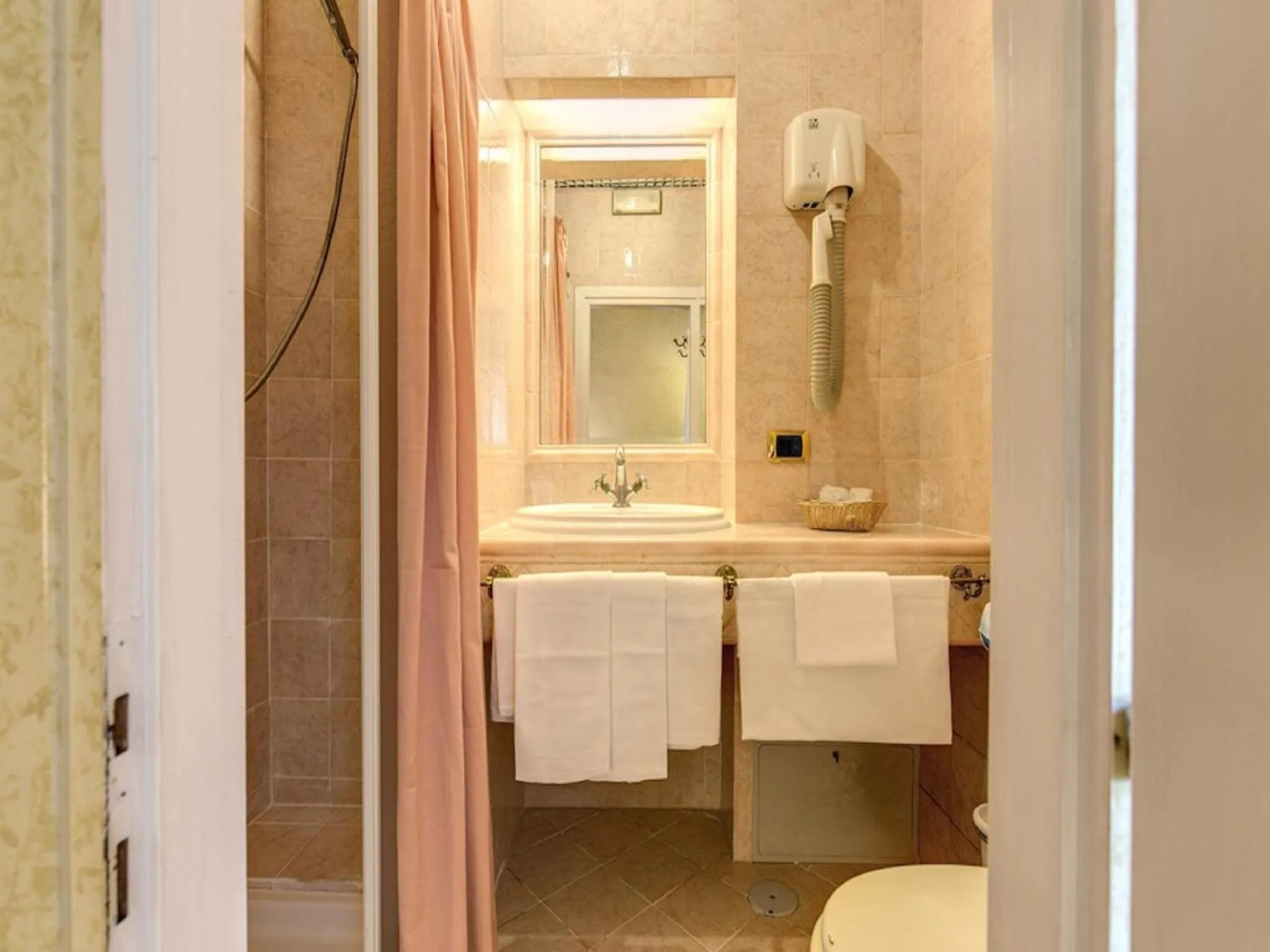 Bathroom in Hotel Labelle