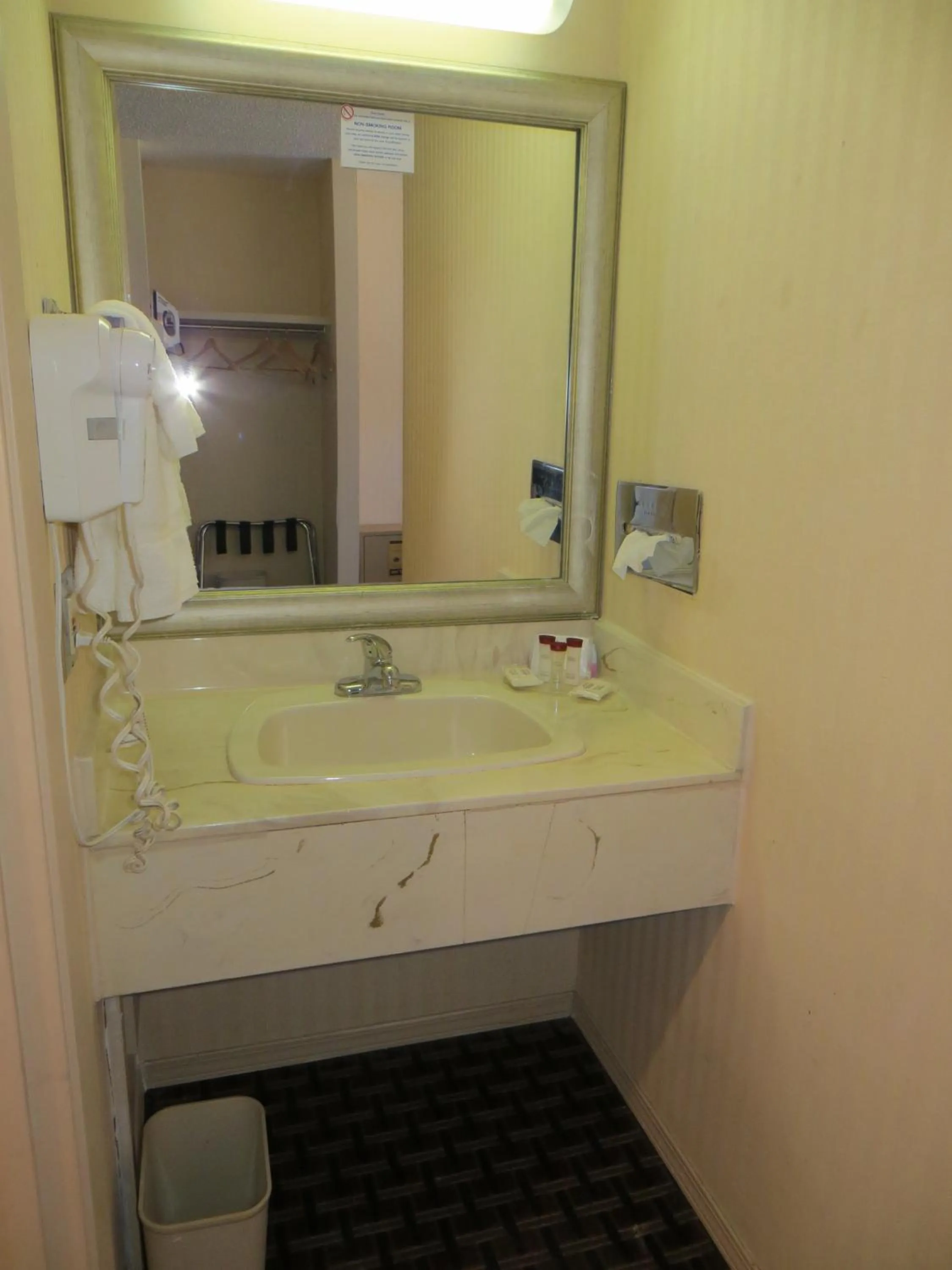 Bathroom in Ramada Limited Calgary