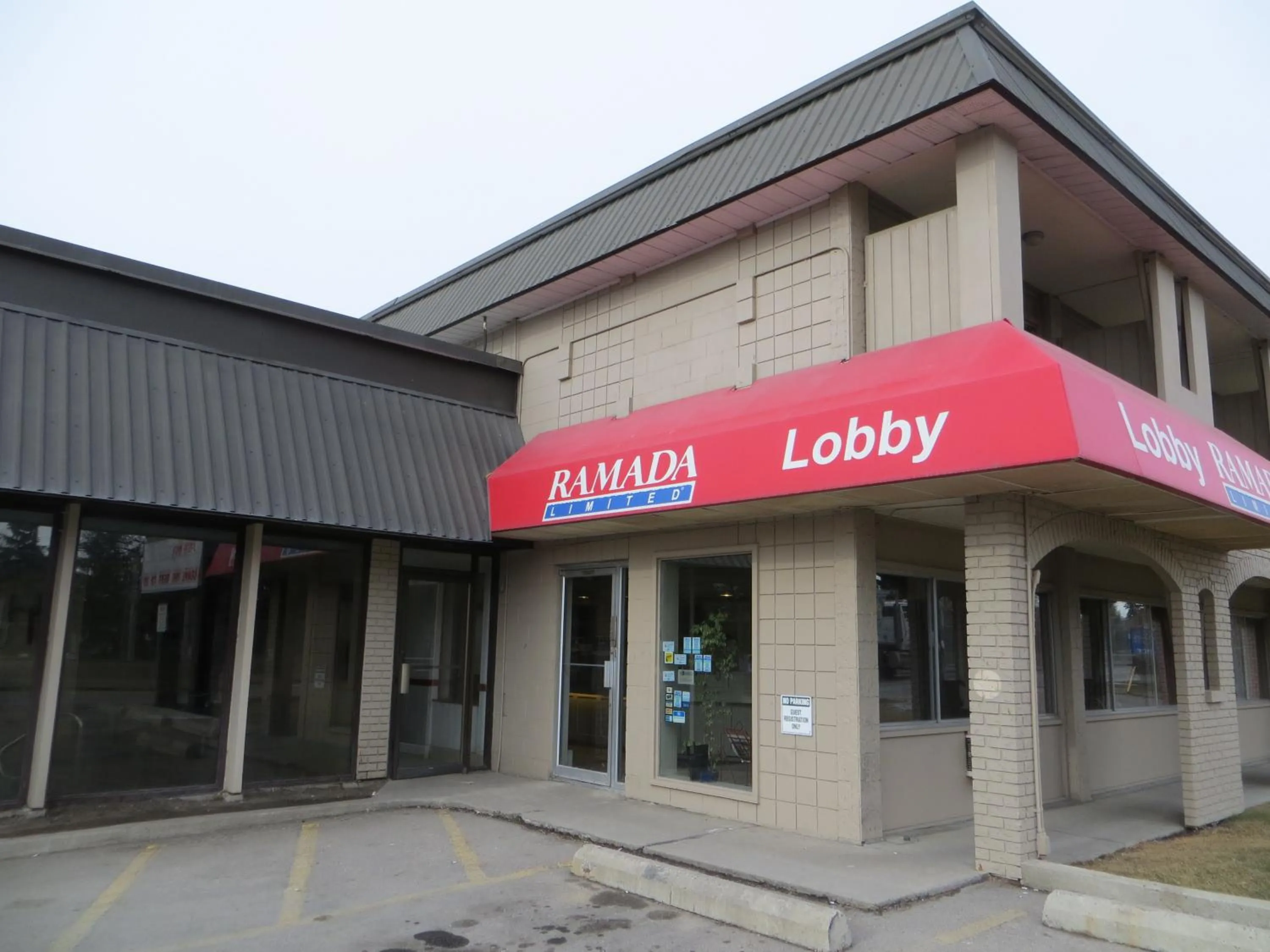 Facade/entrance, Property Building in Ramada Limited Calgary