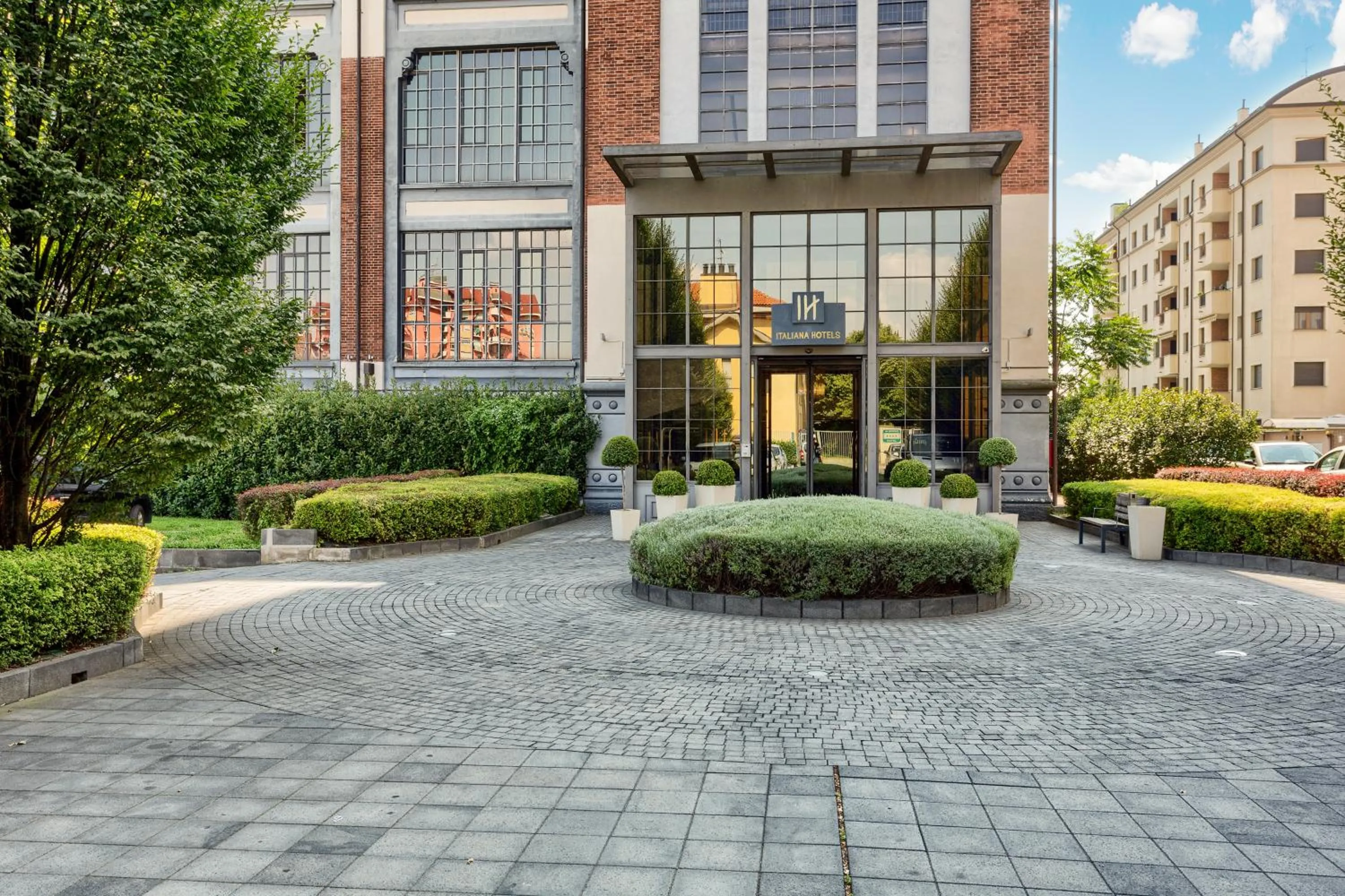 Facade/entrance in Italiana Hotels Milan Rho Fair