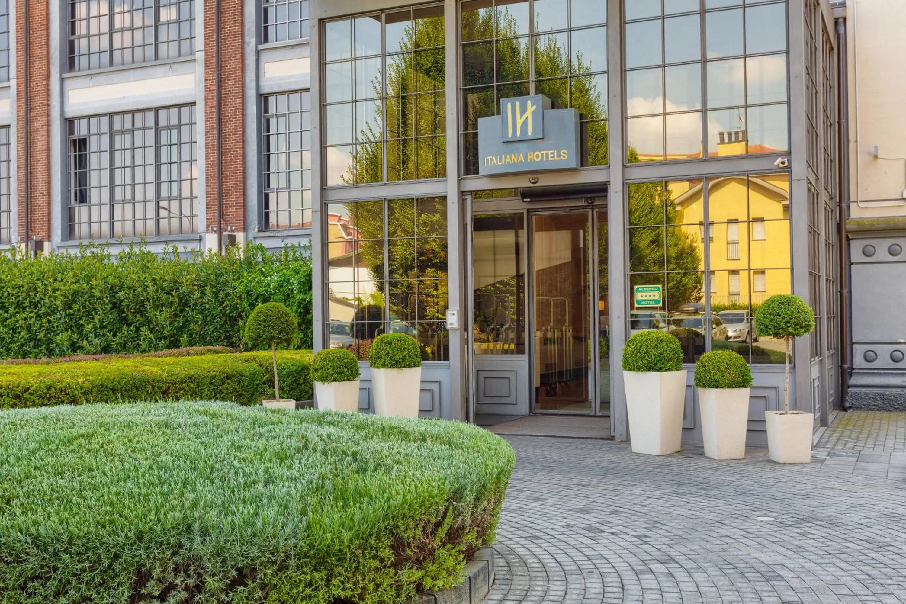 Facade/entrance in Italiana Hotels Milan Rho Fair