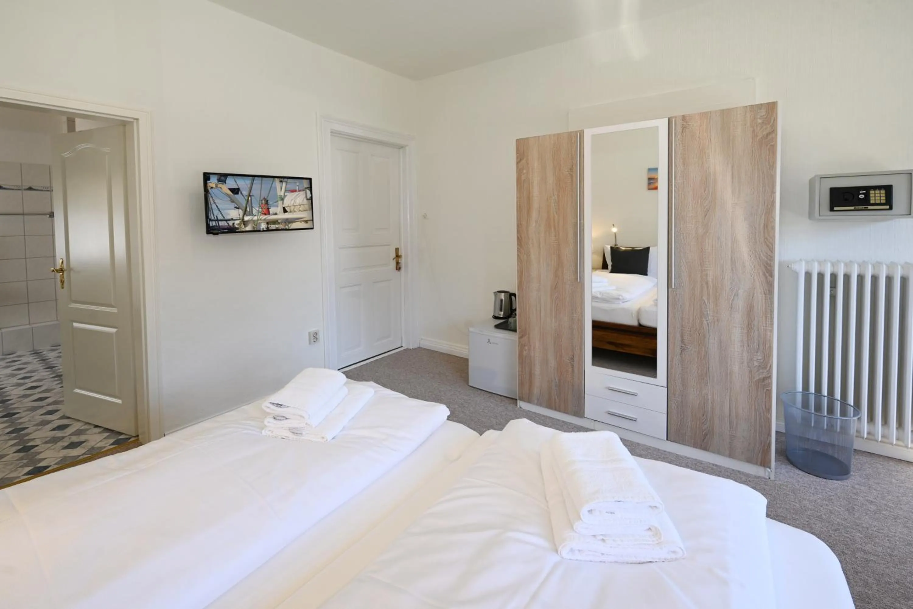 Bedroom, Bed in Strandhotel Salty