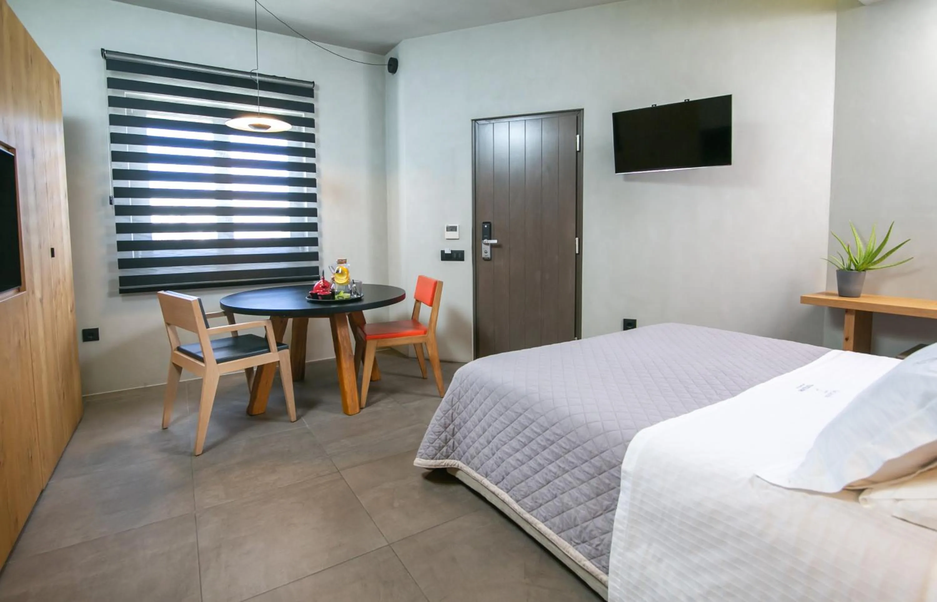 TV and multimedia, Bed in Marquise Suites - Adults Only