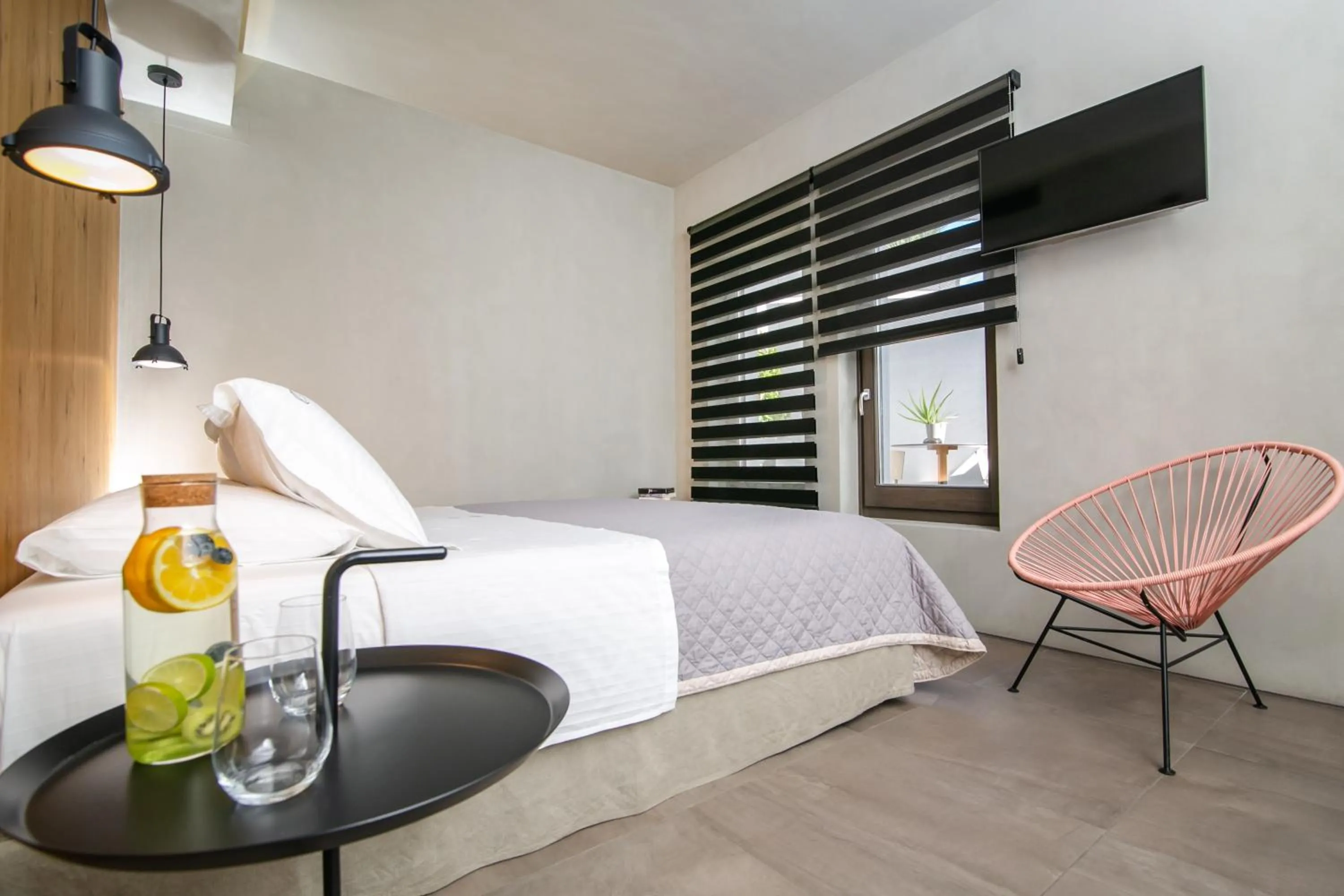 TV and multimedia, Bed in Marquise Suites - Adults Only