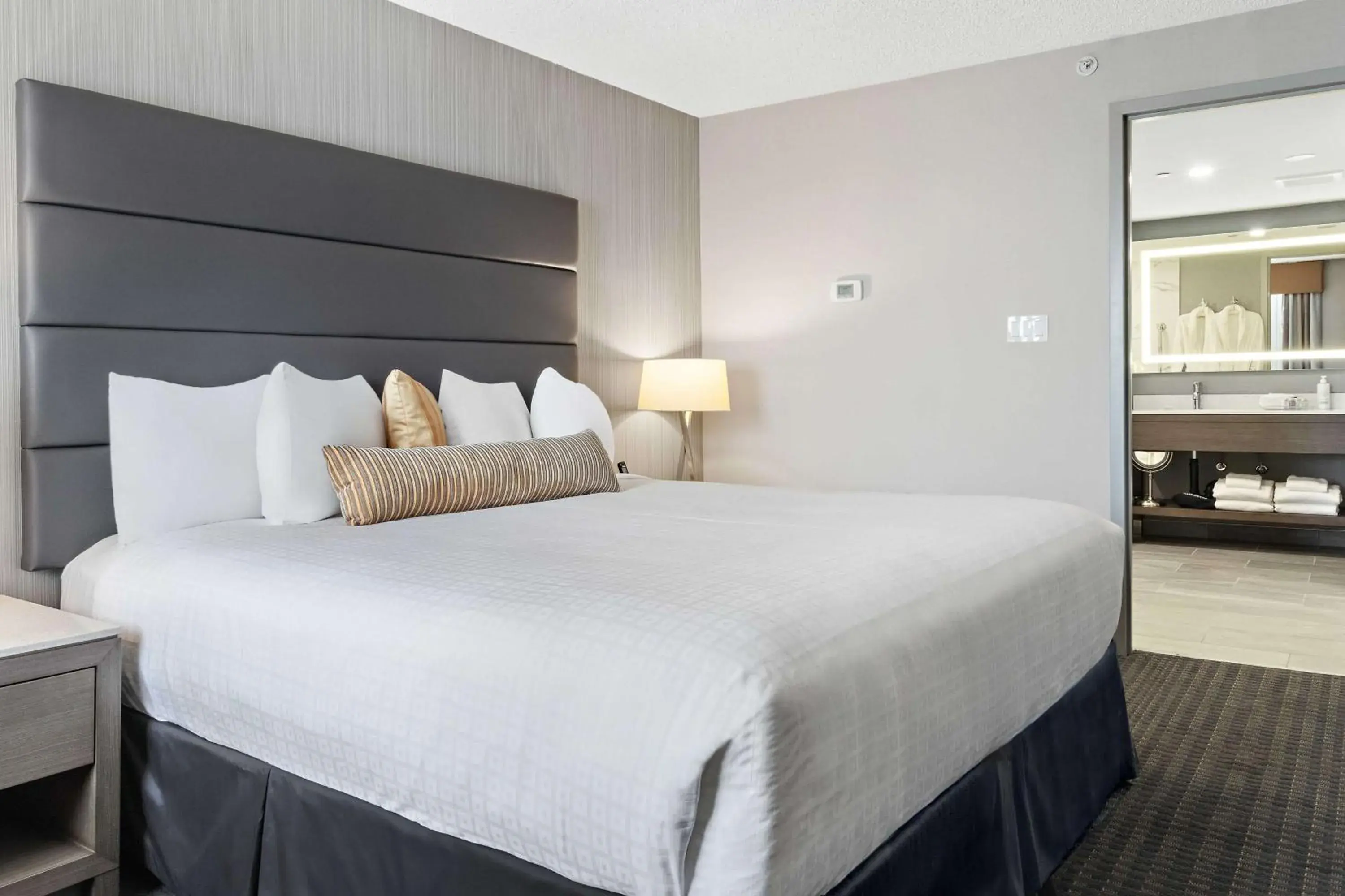 King Suite with Mountain View in Best Western Premier Calgary Plaza Hotel & Conference Centre King Suite with Mountain View in Best Western Premier Calgary Plaza Hotel & Conference Centre