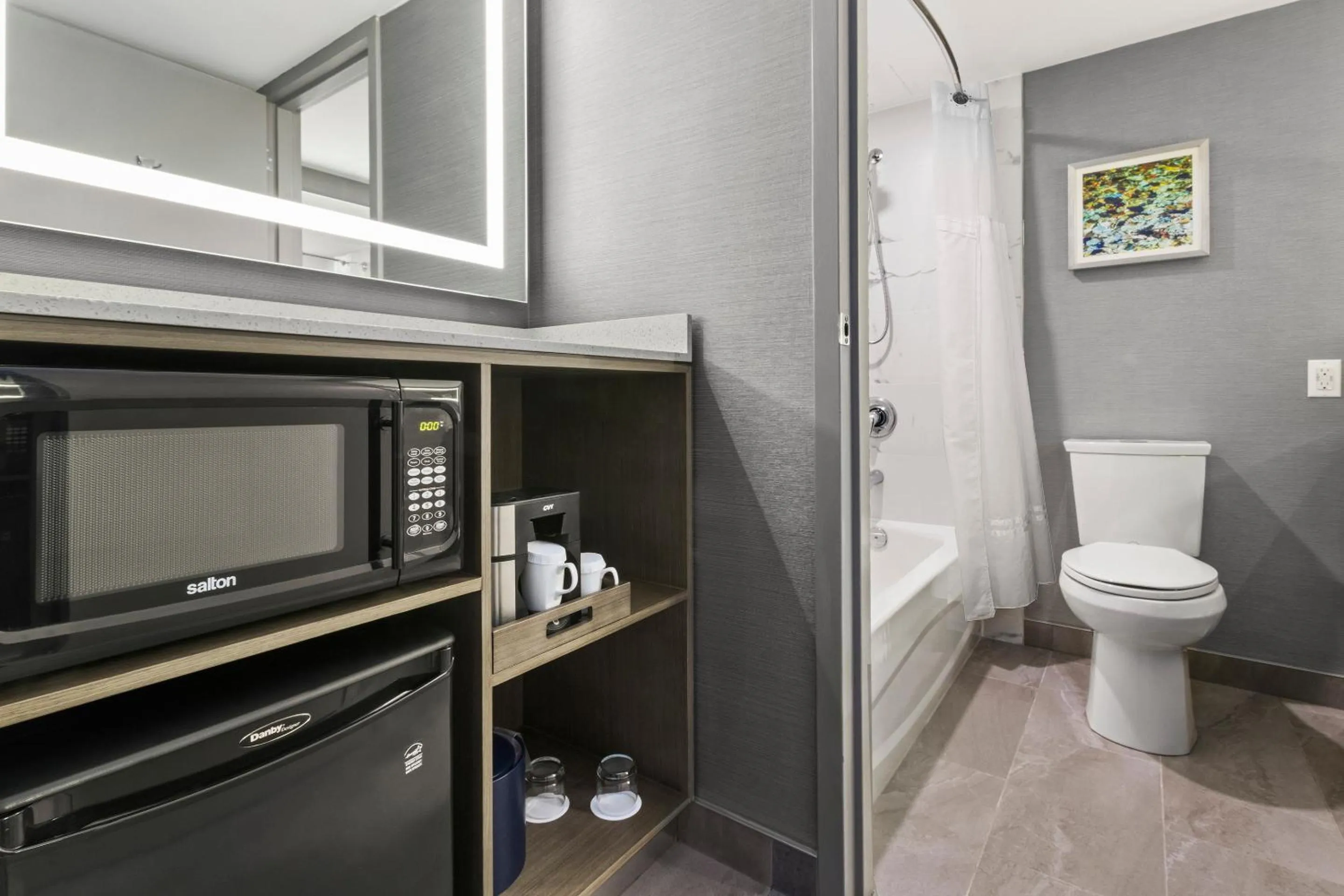 minibar in Best Western Premier Calgary Plaza Hotel & Conference Centre