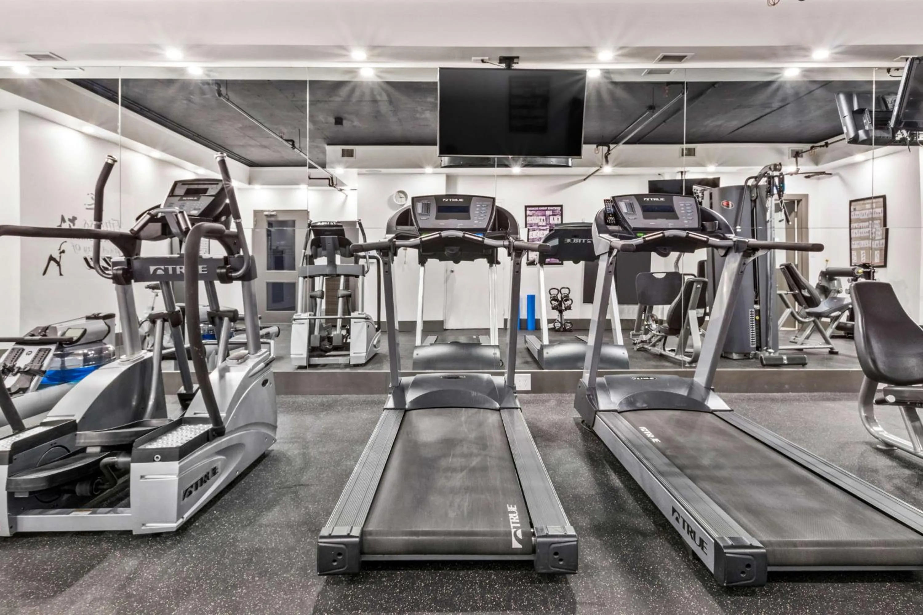Fitness centre/facilities in Best Western Premier Calgary Plaza Hotel & Conference Centre