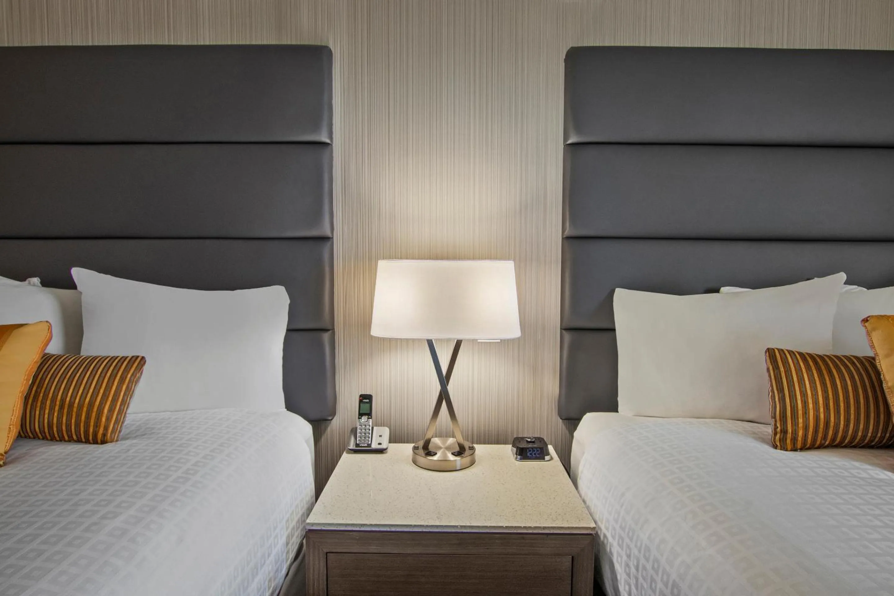 Bed in Best Western Premier Calgary Plaza Hotel & Conference Centre