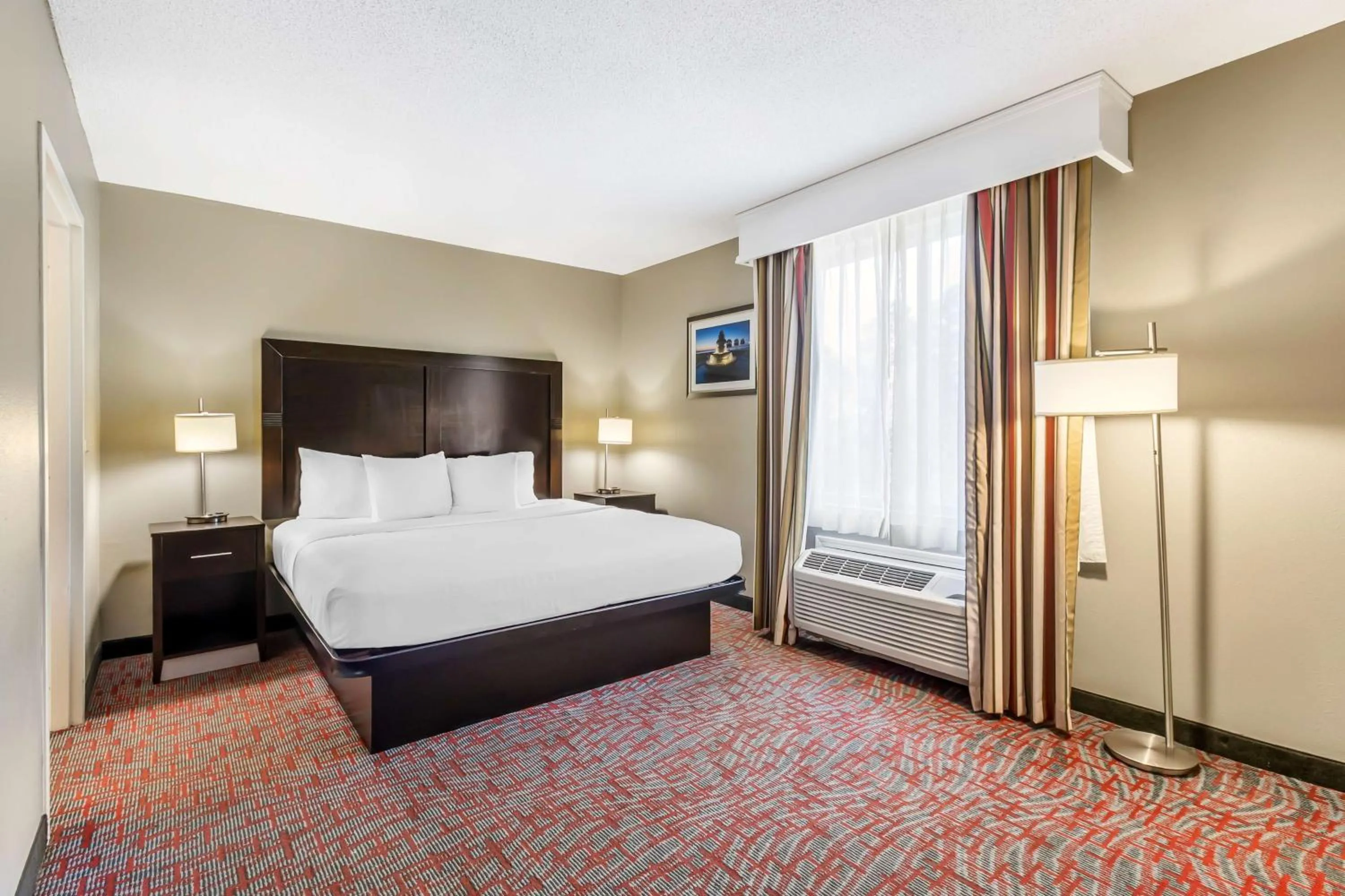 Bedroom in Best Western Airport Inn & Suites