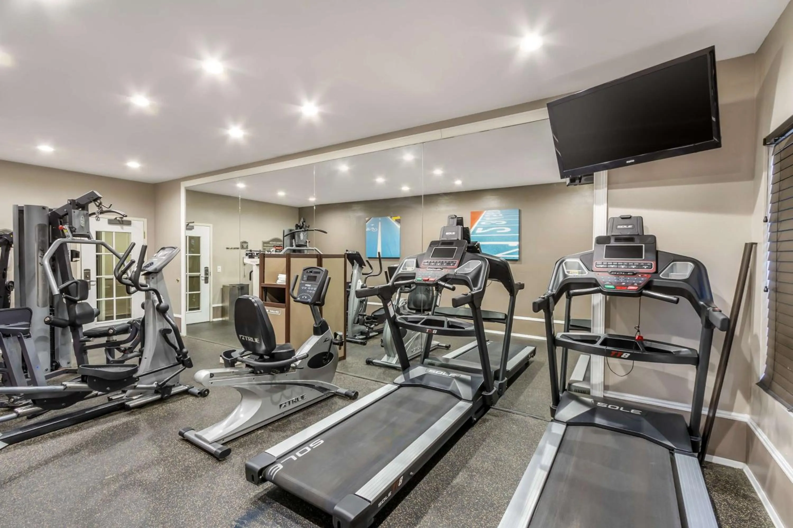 Fitness centre/facilities in Best Western Airport Inn & Suites