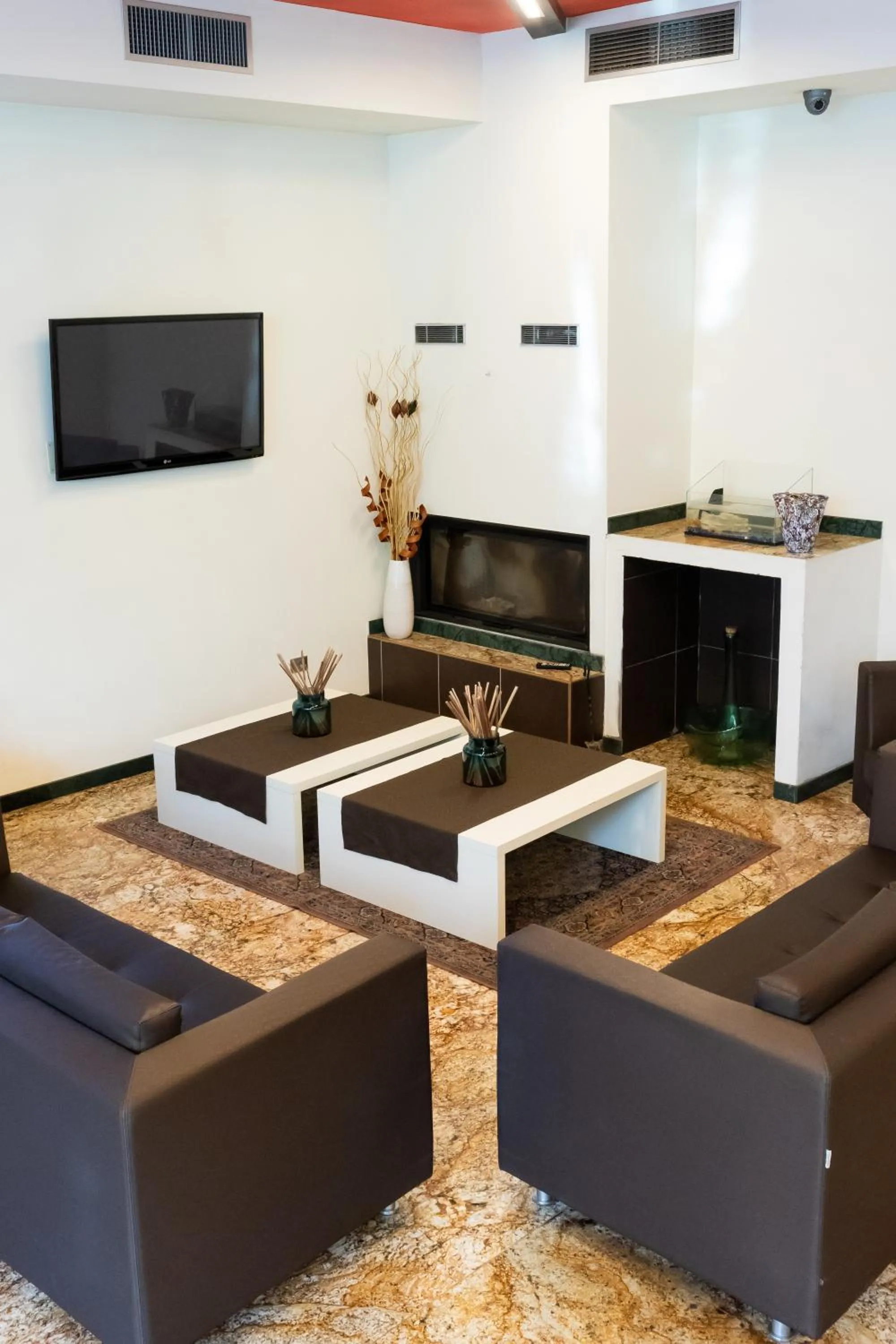 Communal lounge/ TV room in Hotel Fiera Rho