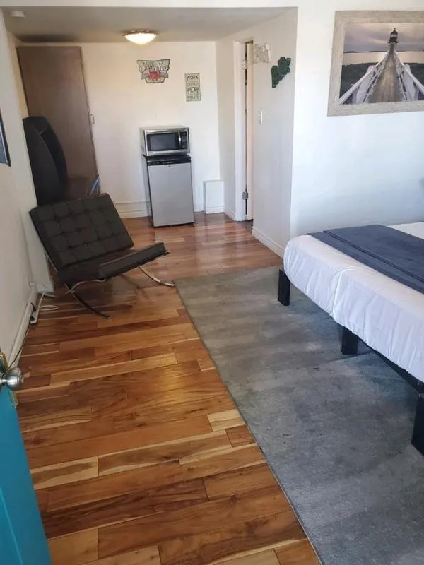 Bedroom, Bed in Desert Hills Motel